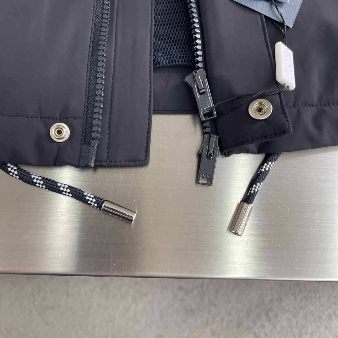 -Dio 26年春季新款马甲定制防水复合面料，手感柔韧细腻，防风防水透气性能强，定制辅料五金标配！码数：