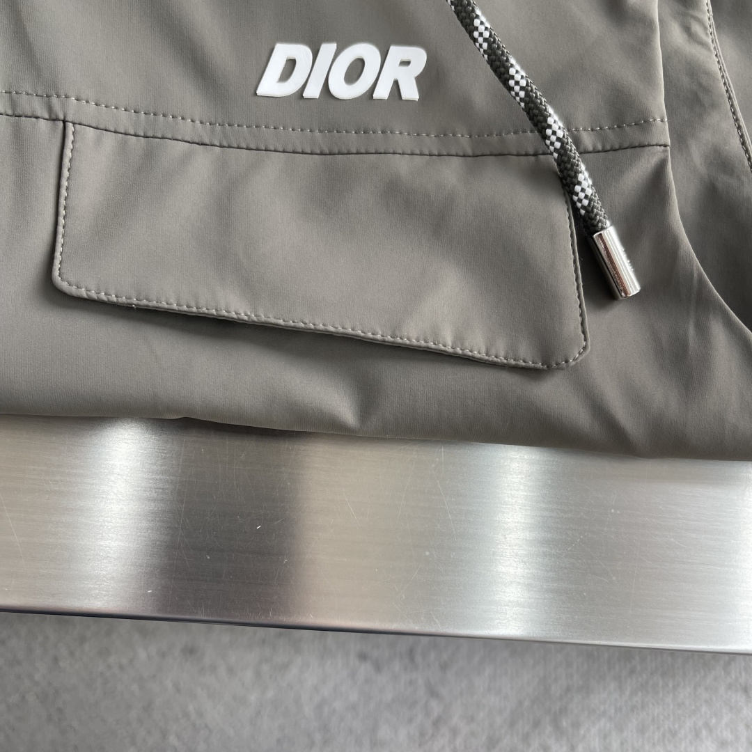 -Dio 26年春季新款马甲定制防水复合面料，手感柔韧细腻，防风防水透气性能强，定制辅料五金标配！码数：