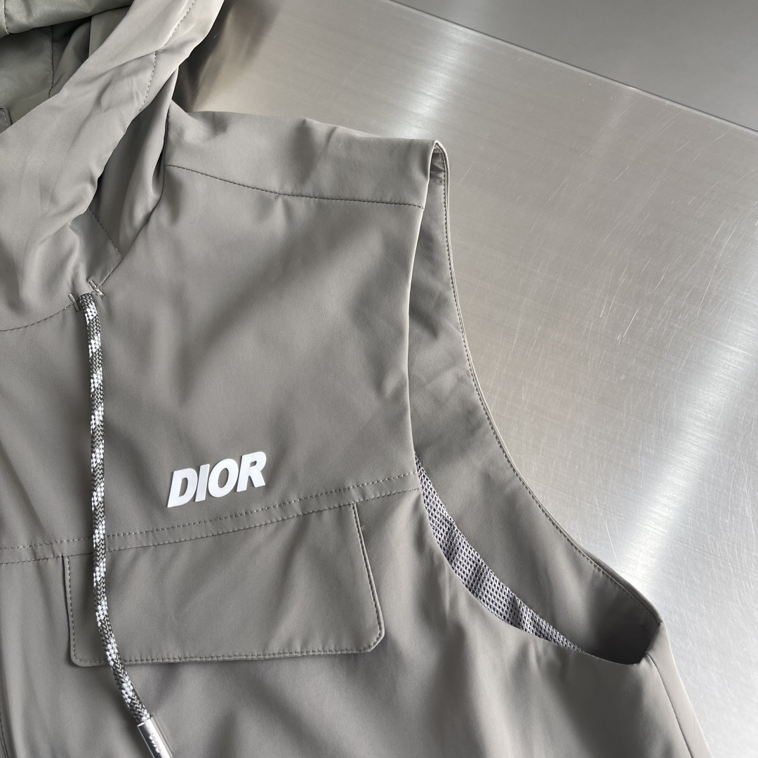 -Dio 26年春季新款马甲定制防水复合面料，手感柔韧细腻，防风防水透气性能强，定制辅料五金标配！码数：