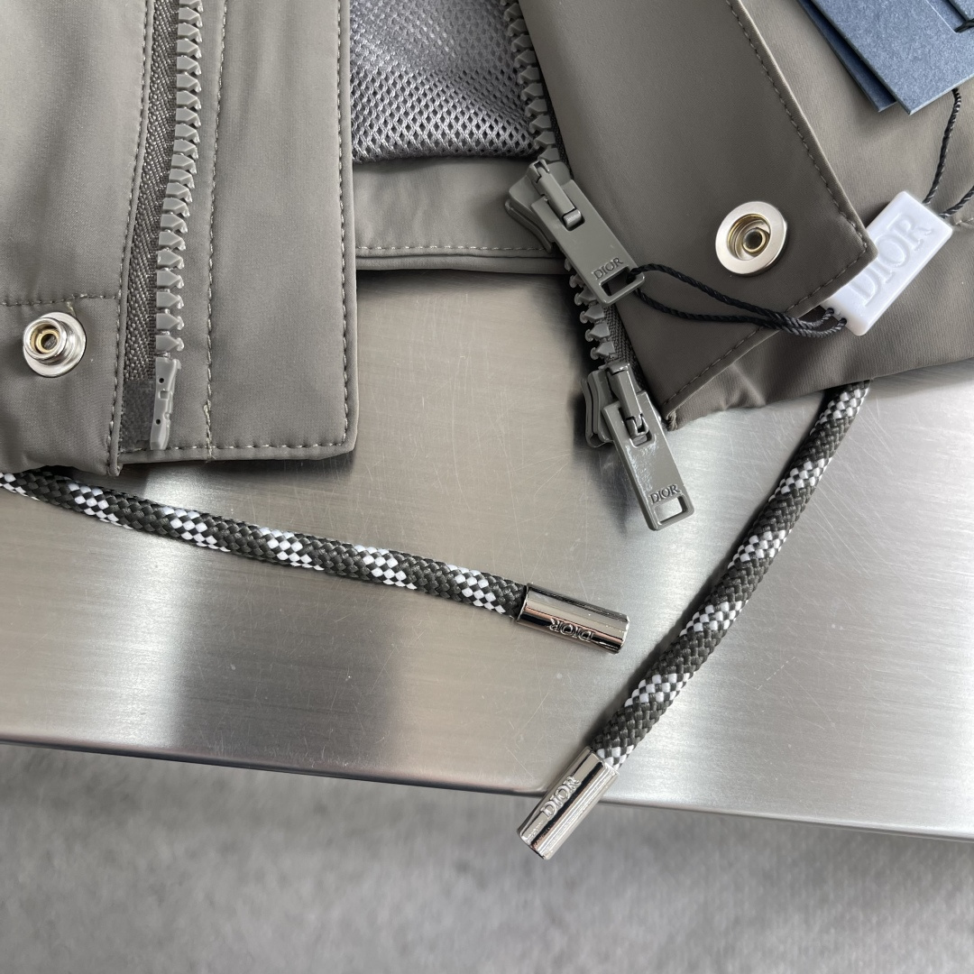 -Dio 26年春季新款马甲定制防水复合面料，手感柔韧细腻，防风防水透气性能强，定制辅料五金标配！码数：