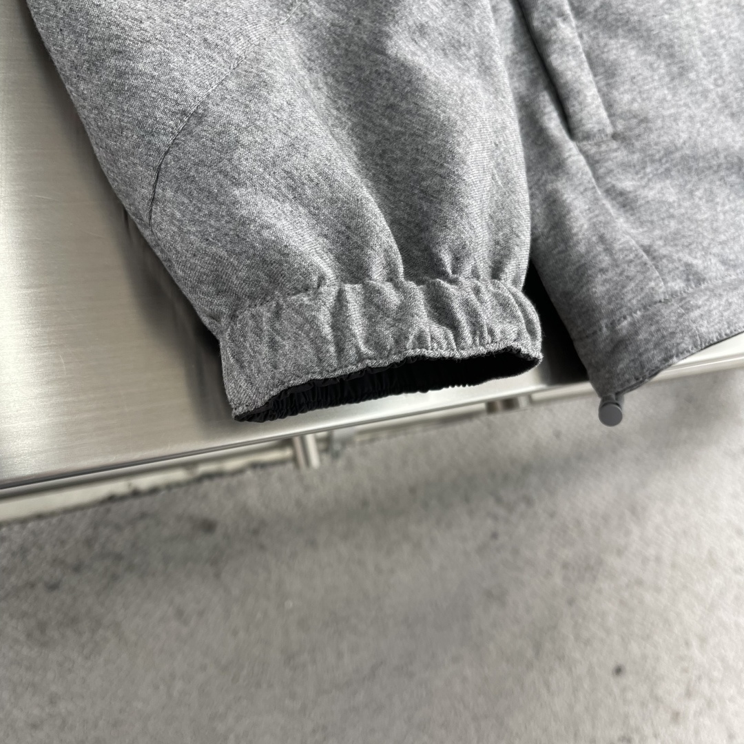 -Z ZEGN 微纤维双面Brezza长袖款外层采用100%聚酯纤维打造的微纤维面料，为衣物赋予了出色的