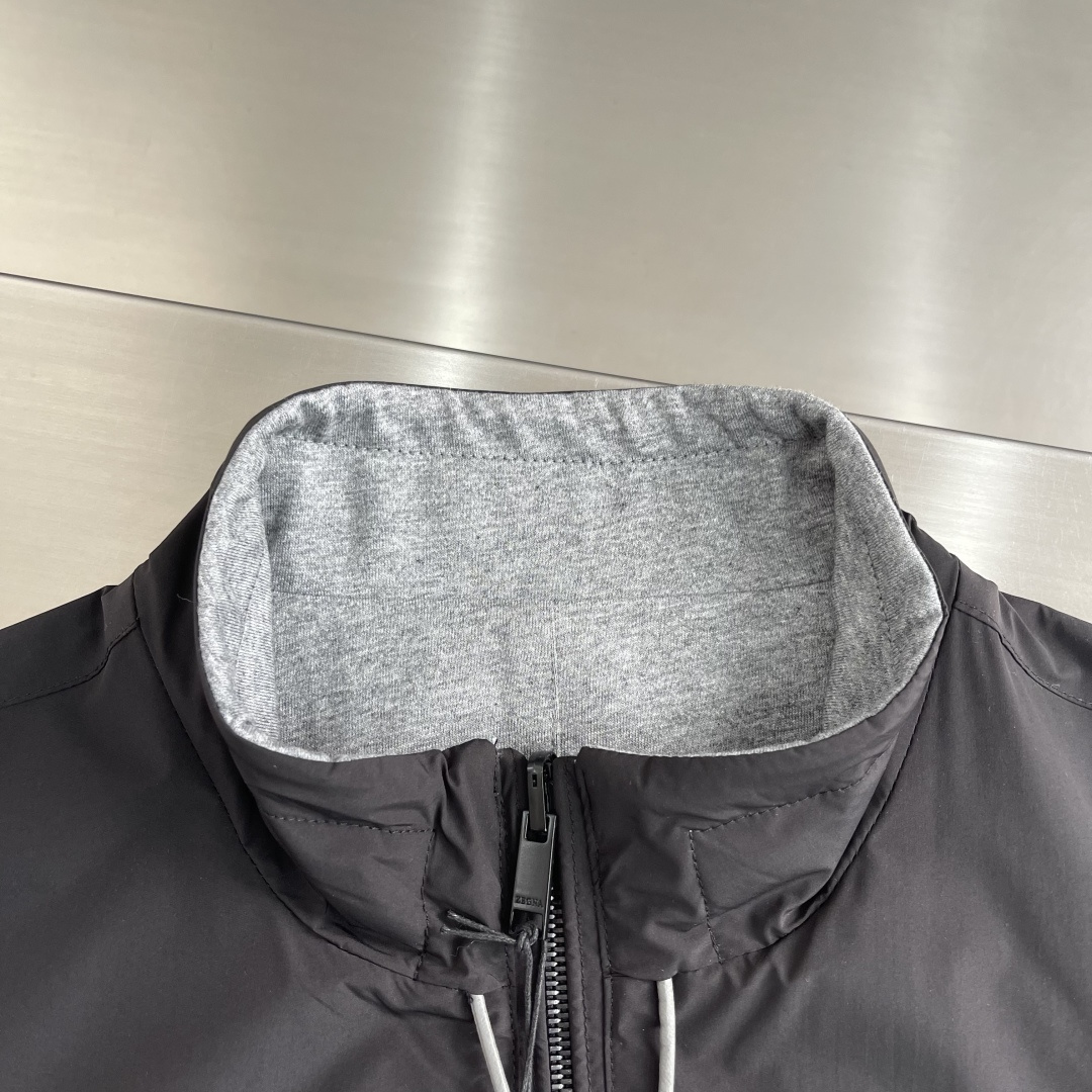 -Z ZEGN 微纤维双面Brezza长袖款外层采用100%聚酯纤维打造的微纤维面料，为衣物赋予了出色的