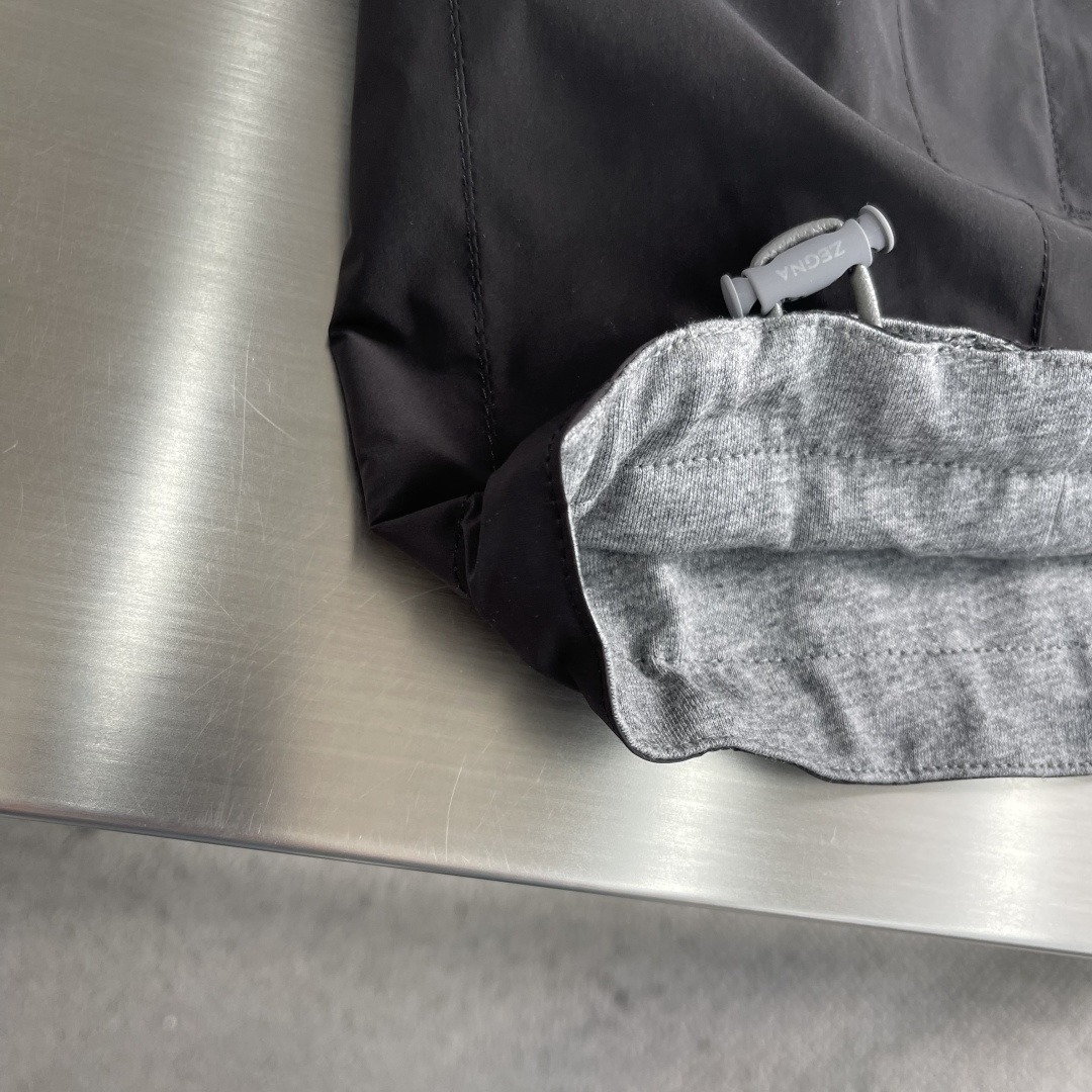 -Z ZEGN 微纤维双面Brezza长袖款外层采用100%聚酯纤维打造的微纤维面料，为衣物赋予了出色的