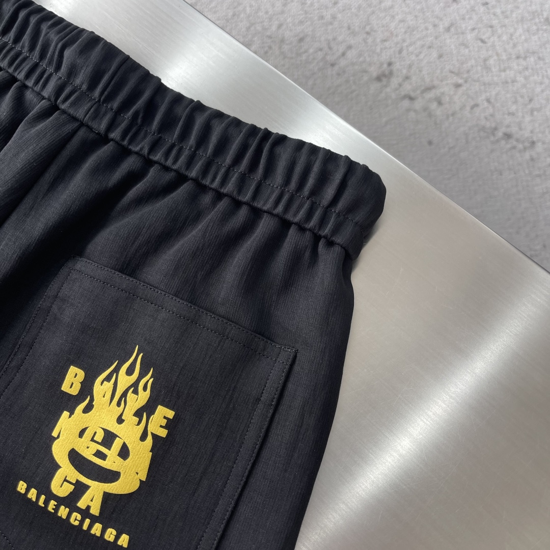 -Balenciag 2026SS早春新款直筒阔腿休闲卫裤，简约时尚新款定制面料，身穿手感舒适 低调不失
