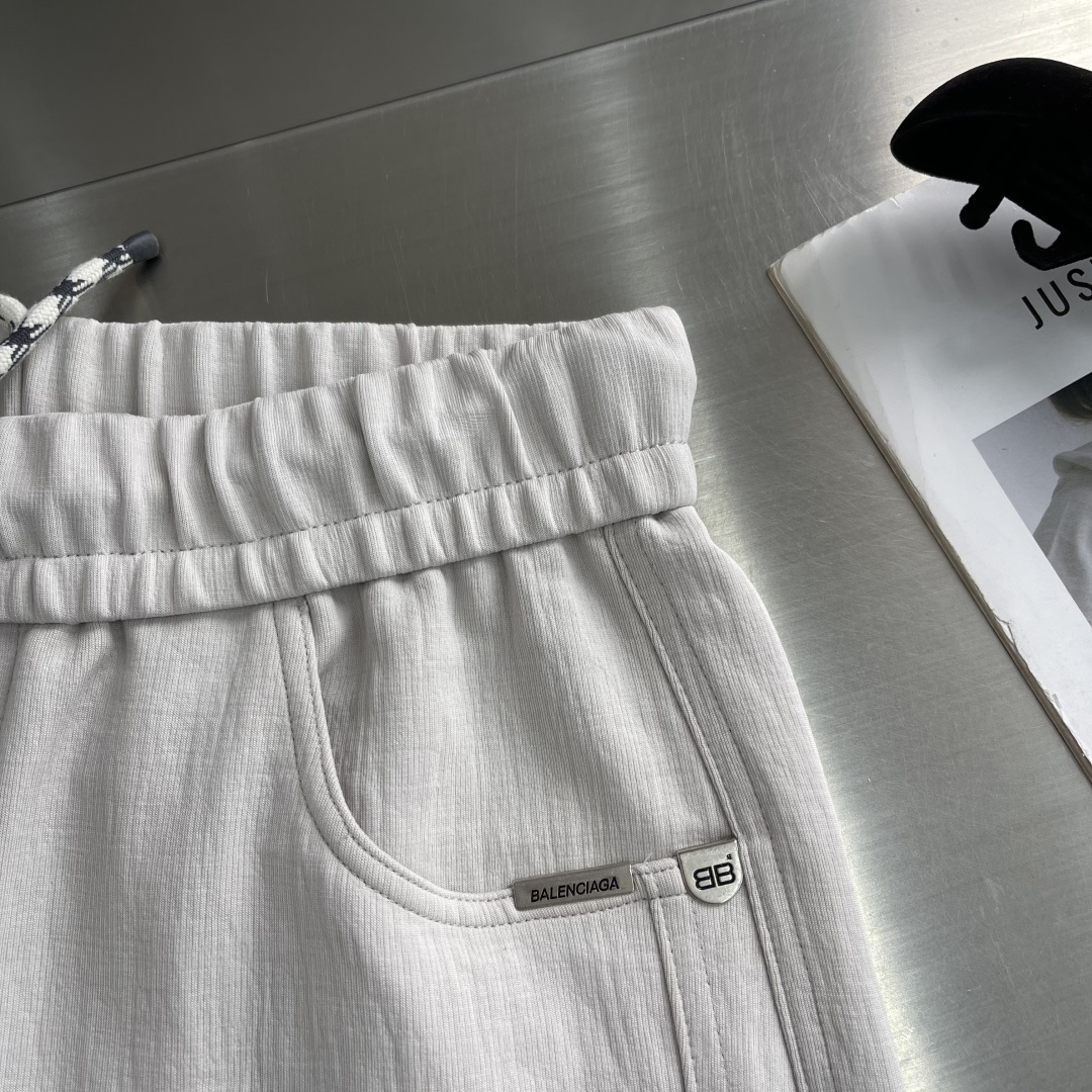 -Balenciag 2026SS早春新款直筒阔腿休闲卫裤，简约时尚新款定制面料，身穿手感舒适 低调不失