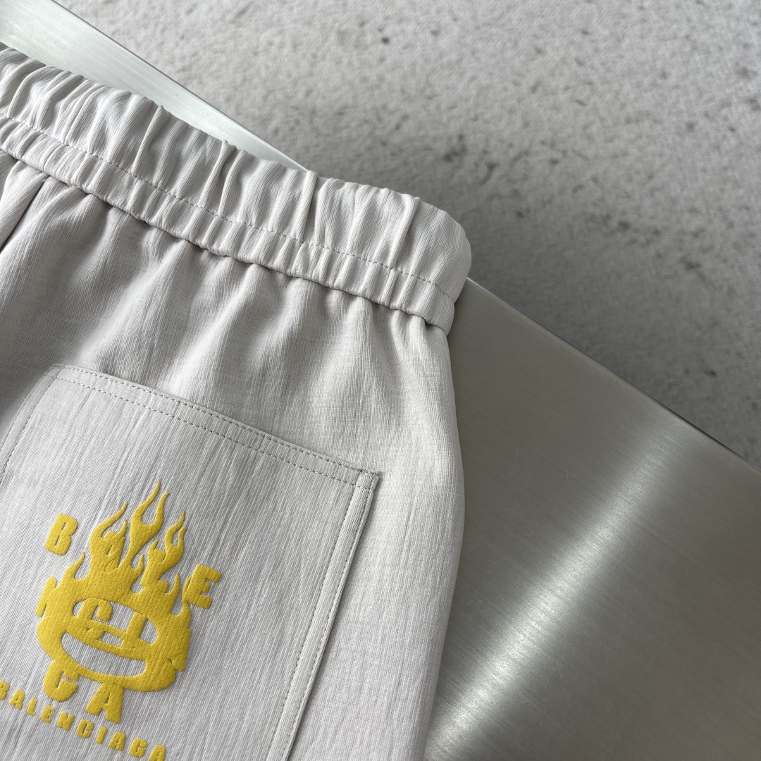 -Balenciag 2026SS早春新款直筒阔腿休闲卫裤，简约时尚新款定制面料，身穿手感舒适 低调不失