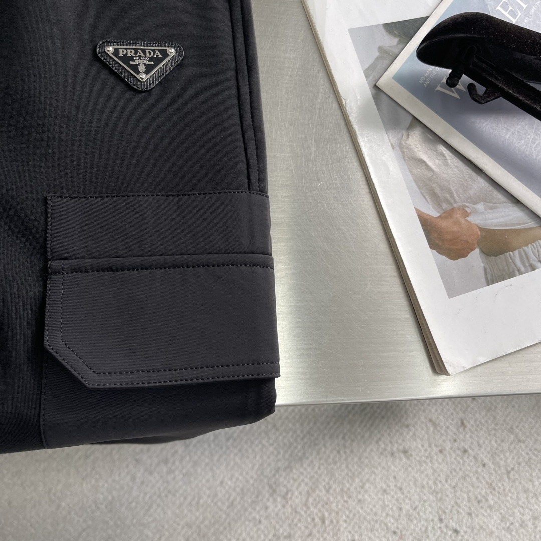 -PRAD 2026标识logo运动多袋休闲卫裤、定制原版专属面料，面料舒适透气,松紧腰头,多口袋设计！