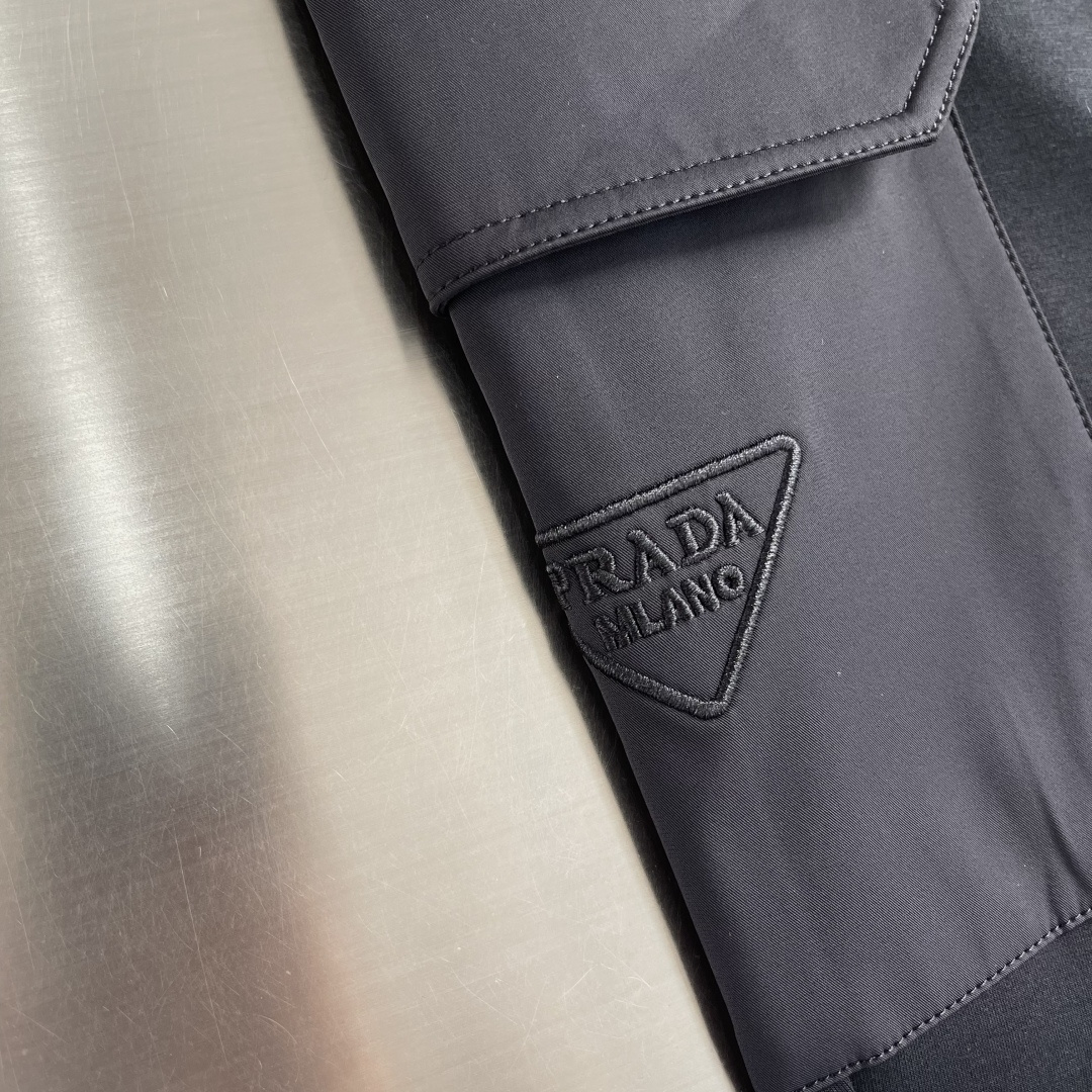 -PRAD 2026标识logo运动多袋休闲卫裤、定制原版专属面料，面料舒适透气,松紧腰头,多口袋设计！