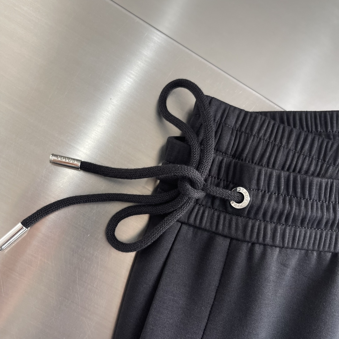 -PRAD 2026标识logo运动多袋休闲卫裤、定制原版专属面料，面料舒适透气,松紧腰头,多口袋设计！