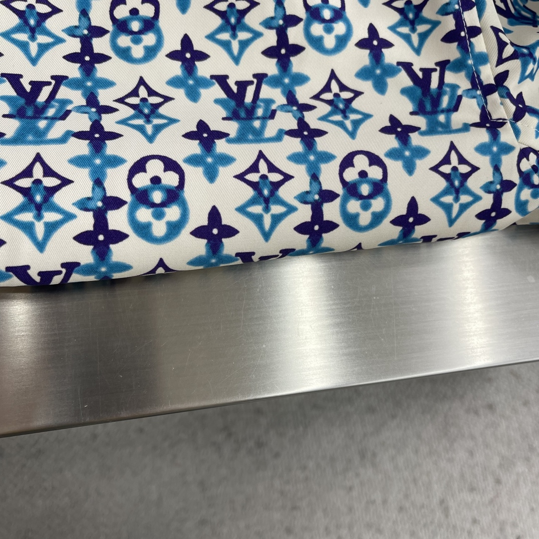 -驴牌 26ss新款双面防风夹克本款双面防风夹克，正面为经典外观，易于混搭，胸前饰有同色系刺绣标识。反面