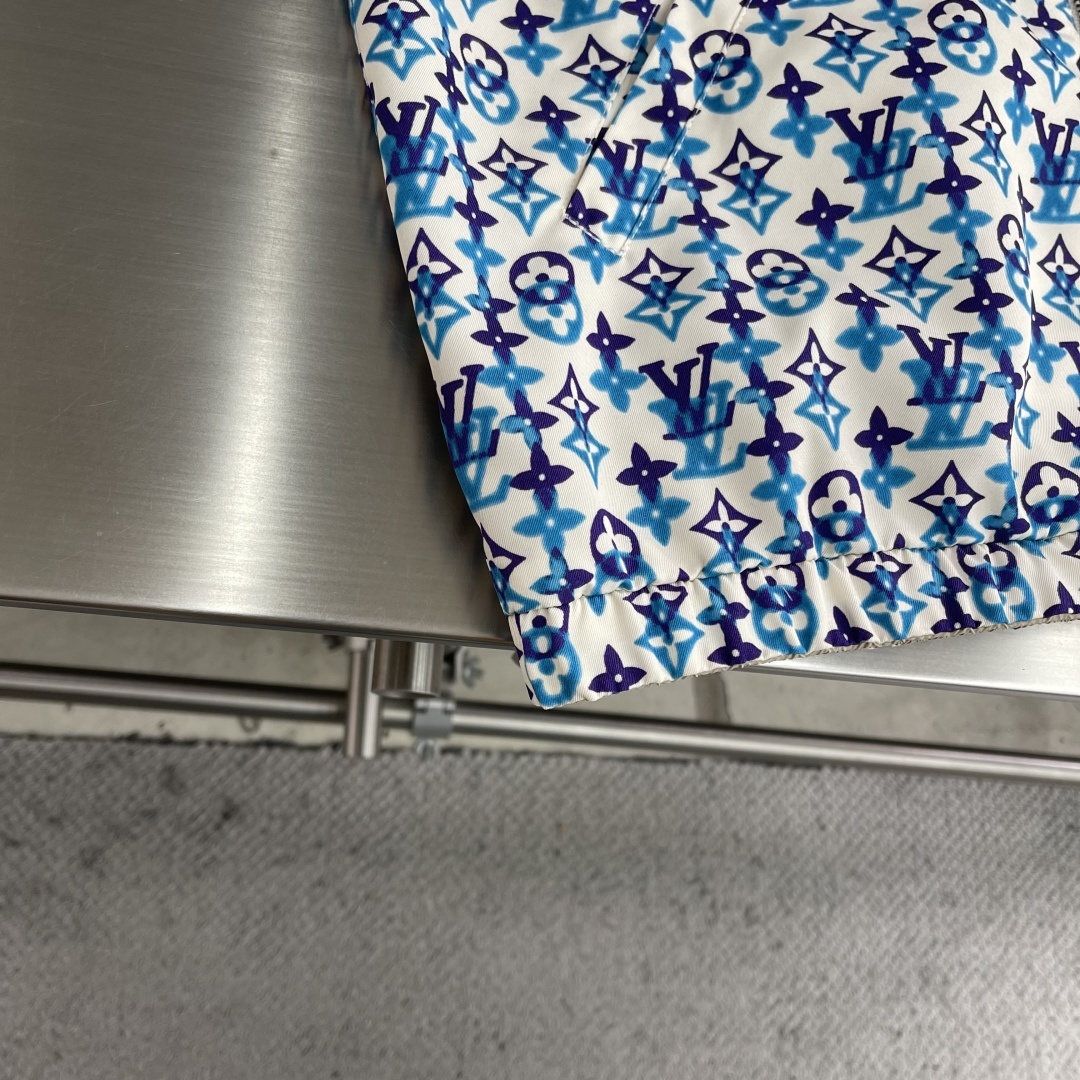 -驴牌 26ss新款双面防风夹克本款双面防风夹克，正面为经典外观，易于混搭，胸前饰有同色系刺绣标识。反面