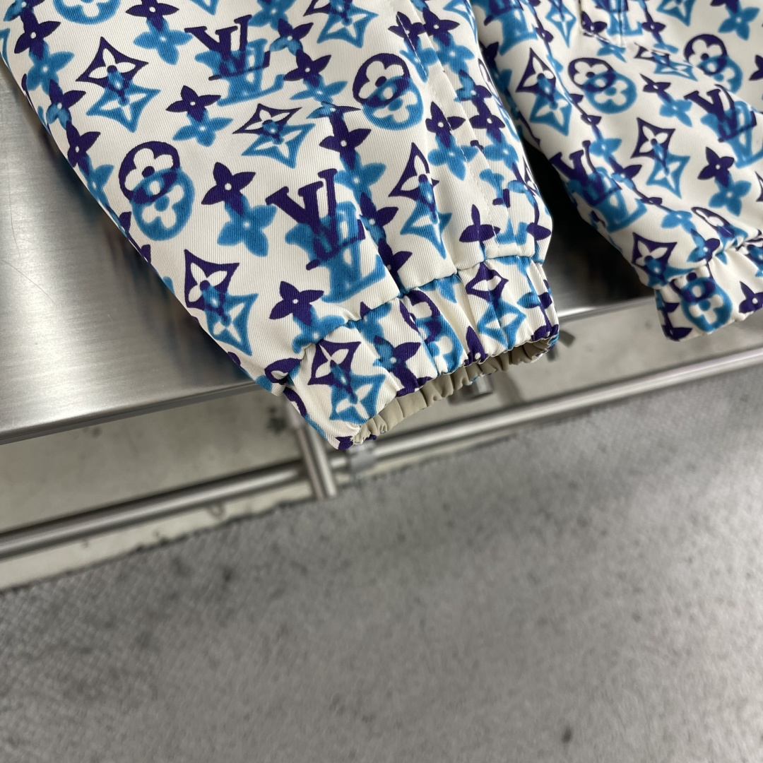 -驴牌 26ss新款双面防风夹克本款双面防风夹克，正面为经典外观，易于混搭，胸前饰有同色系刺绣标识。反面