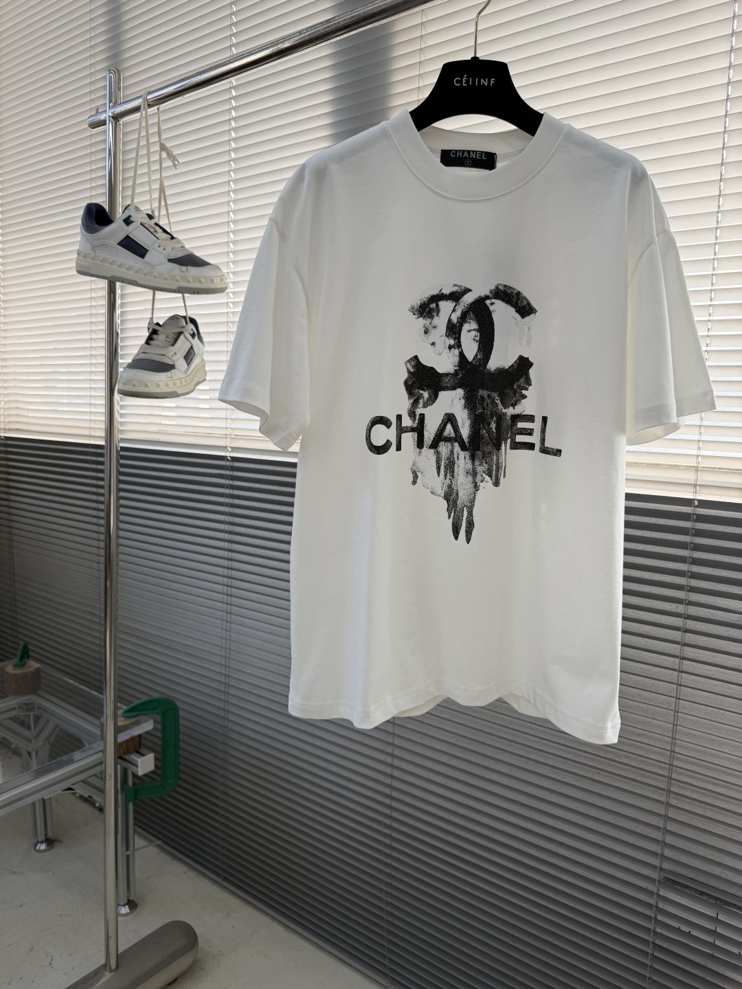-Chane* 26ss新品短袖T恤，帅气时尚，胸前印花图案字母logo，简约百搭款。面料棉 不仅挺括，