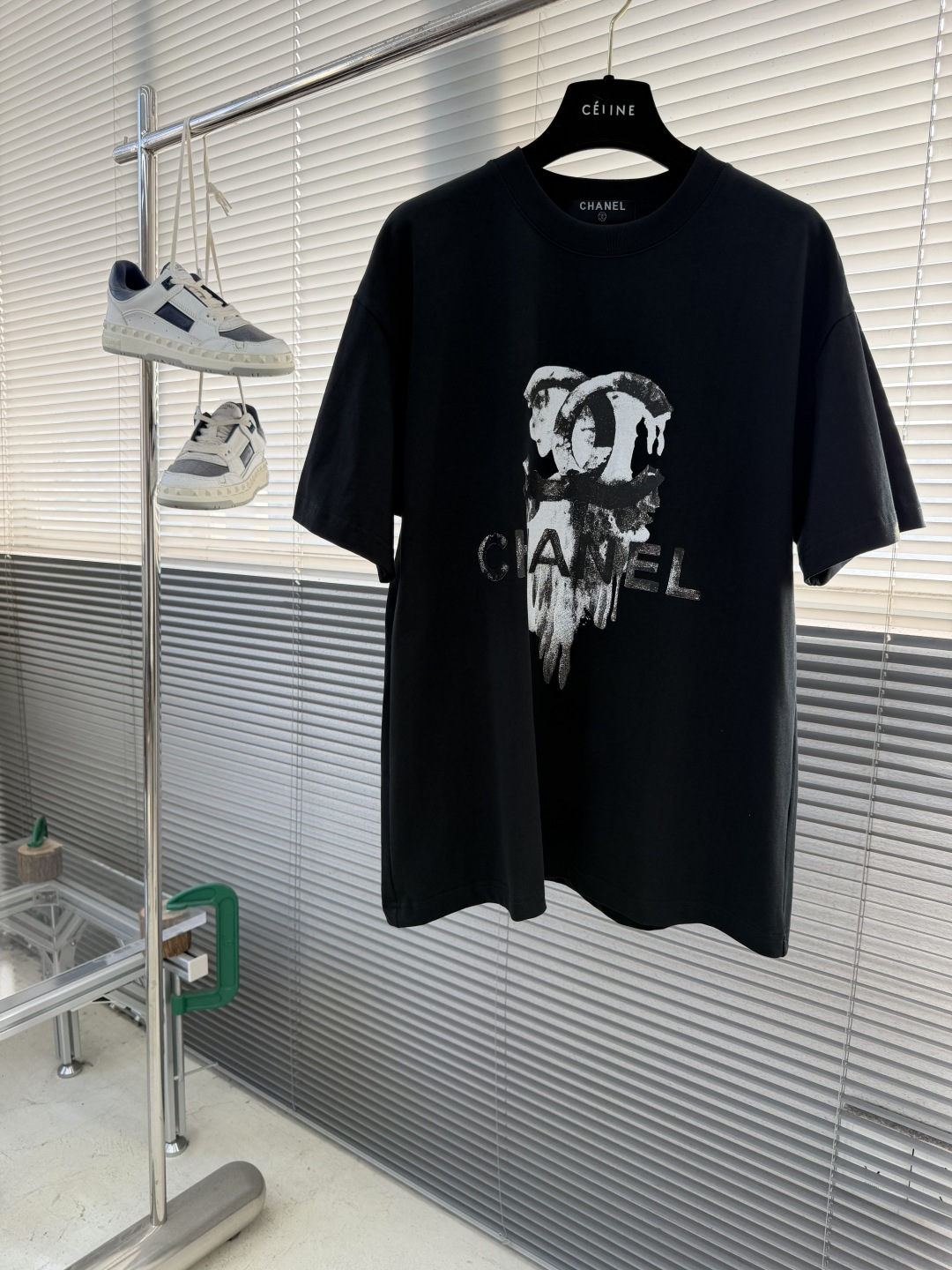 -Chane* 26ss新品短袖T恤，帅气时尚，胸前印花图案字母logo，简约百搭款。面料棉 不仅挺括，