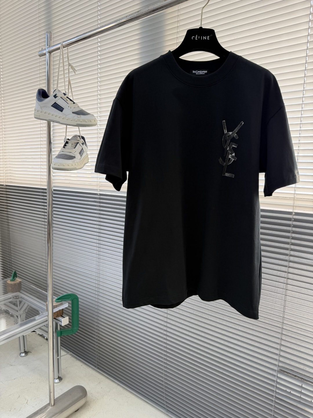 -YSL 圣罗兰 2026ss春夏新款短袖圆领T恤 设计前卫时尚！品牌logo重工艺设计 高端定制纯棉面