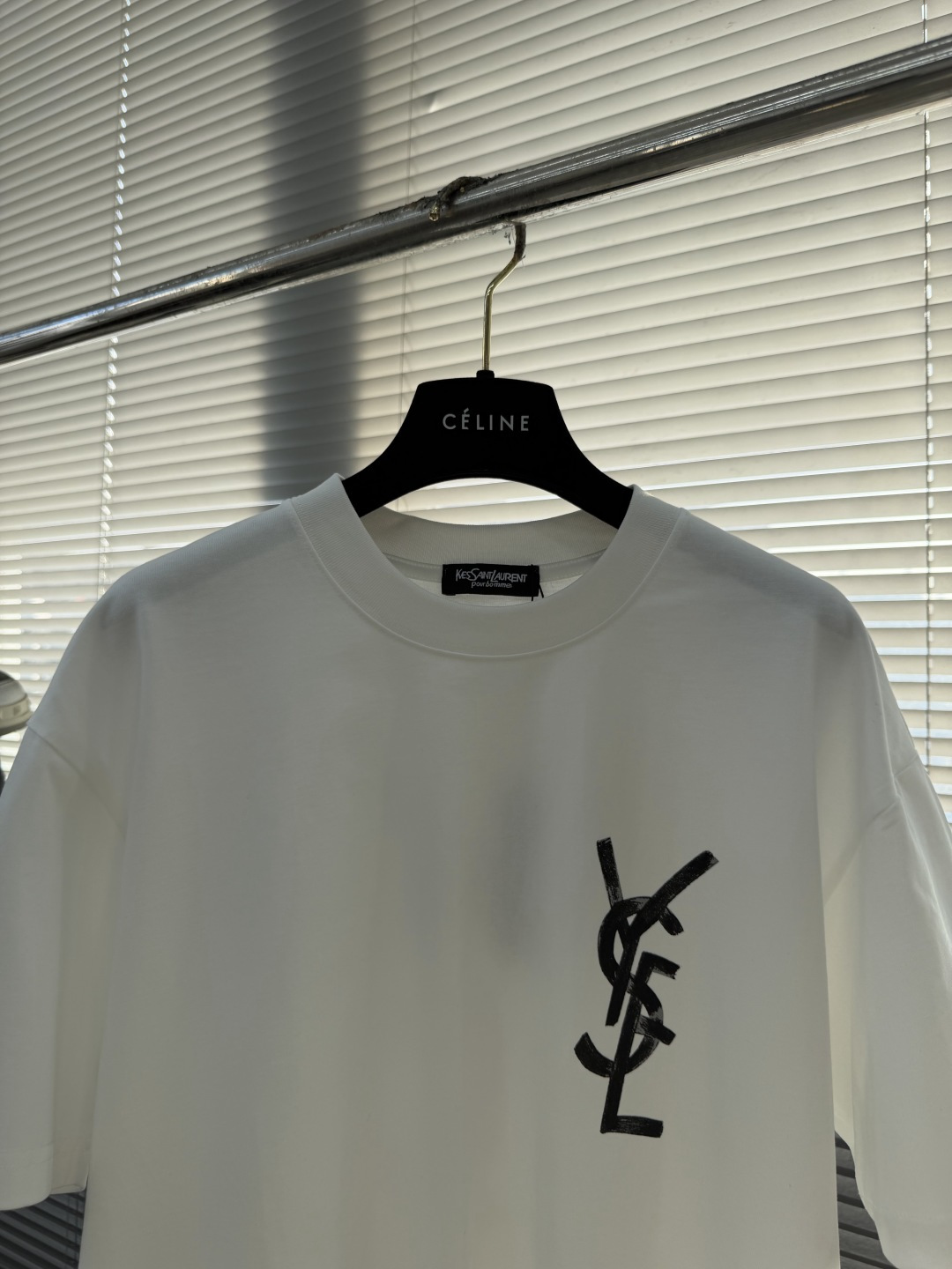 -YSL 圣罗兰 2026ss春夏新款短袖圆领T恤 设计前卫时尚！品牌logo重工艺设计 高端定制纯棉面