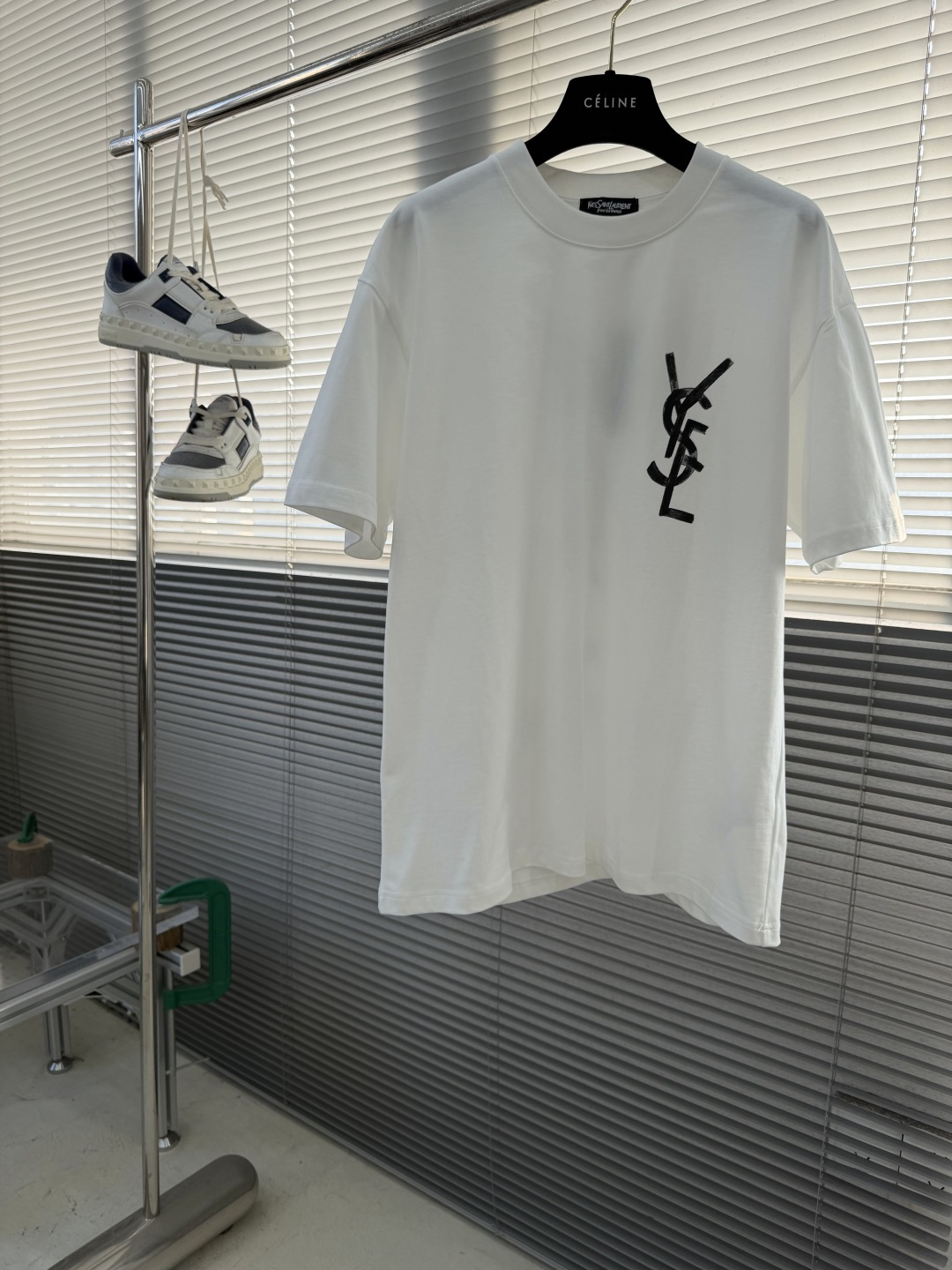 -YSL 圣罗兰 2026ss春夏新款短袖圆领T恤 设计前卫时尚！品牌logo重工艺设计 高端定制纯棉面