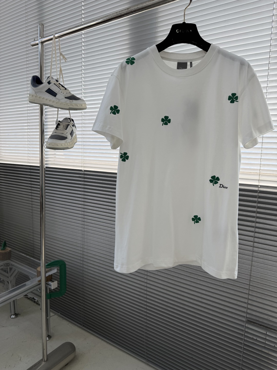 -Dio 新款棉质平纹针织面料 Dio Clo...T恤衫，此款乔纳森。安德森(Jonathan And