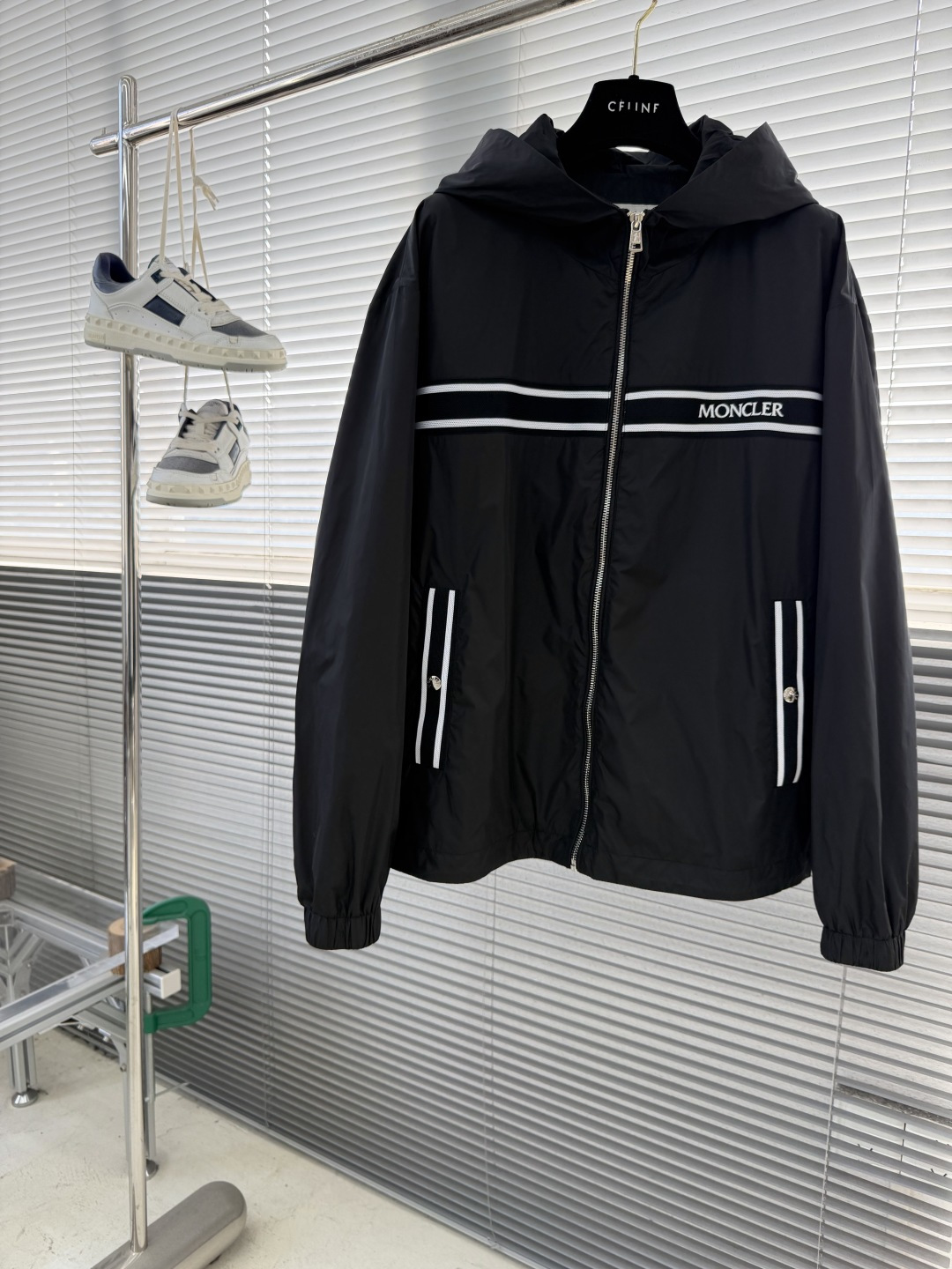 NO:743408,The highest version on the market, the girl will inspect the goods, trim the three marks on the threads, and ship the goods. If you want quality or service, please add me on WeChat. We will not accept urgent orders. -mon new hooded lightweight jacket  This Olan jacket is decorated with a unique striped webbing design on the inside of the placket, a classic sports hooded design, and is made of fine soft fabric, with both comfortable texture and functionality. The zipper closure, inlaid logo design on the chest, the style is very novel and unique, very versatile for sports and leisure, and is a must-have style for spring and autumn. Size 48-56 (M-3XL), hooded-clothing, Moncler, jackets & coats, jackets & coats, hats,19860909市面最高版本小妹验货、修剪线头上三标、发货可发图及拍视频,要品质要服务的加我微信,不接急单. -mon新款连帽轻盈夹克外套 这款Olan夹克的门襟内侧饰有独特条纹织带设计,经典运动连帽设计,采用细密柔软面料制成,兼具舒适质感和功能性.拉链式开合,胸围镶嵌式logi设计,款式非常新颖独特,运动与休闲非常百搭,是春秋的必备款式. 码数48-56（M-3XL）,蒙口-服装,Moncler,jackets & coats,jackets & coats,hats,,Women's clothing