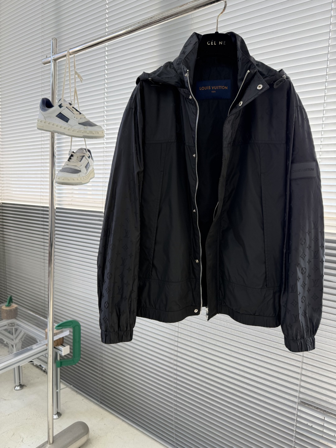 -顶级品质！驴牌26SS 春夏款连帽夹克外套，半身老花logo，本款防风夹克，提花织纹拒水科技面料轻松应