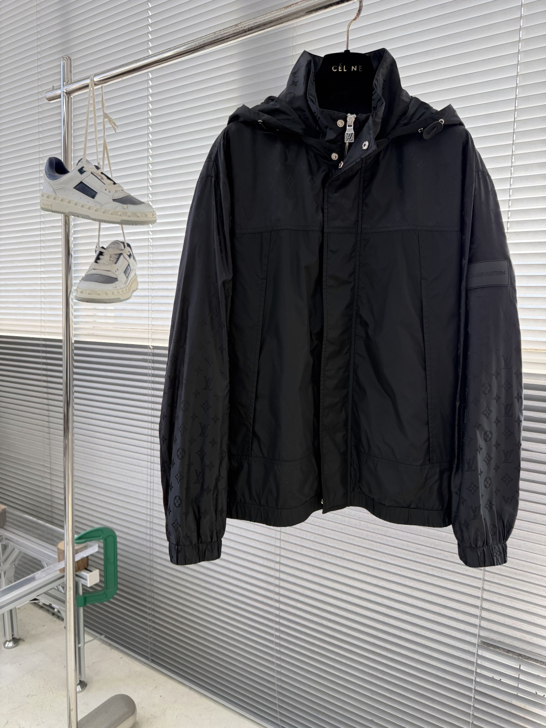 NO:743467,The highest version on the market, the girl will inspect the goods, trim the three marks on the threads, and ship the goods. You can post pictures and take videos. If you want quality or service, please add me on WeChat. We will not accept urgent orders. - Top quality!  Donkey brand 26SS spring and summer hooded jacket with presbyopic logo on the half body. This windproof jacket is made of jacquard textured water-repellent technical fabric to easily cope with weather changes. Zipper front, lined hood, elastic cuffs, complete trademarks. Size 48-56 (M-3XL), Louis Vuitton-clothing, louis vuitton, louis vuitton, jackets & coats, jackets & coats, hats,19860909市面最高版本小妹验货、修剪线头上三标、发货可发图及拍视频,要品质要服务的加我微信,不接急单. -顶级品质！驴牌26SS 春夏款连帽夹克外套,半身老花logo,本款防风夹克,提花织纹拒水科技面料轻松应对天气变化.拉链前襟,带衬风帽,弹力袖口,商标齐全. 尺码48-56（M-3XL）,路易威登-服装,louis vuitton,louis vuitton,jackets & coats,jackets & coats,hats,,Women's clothing