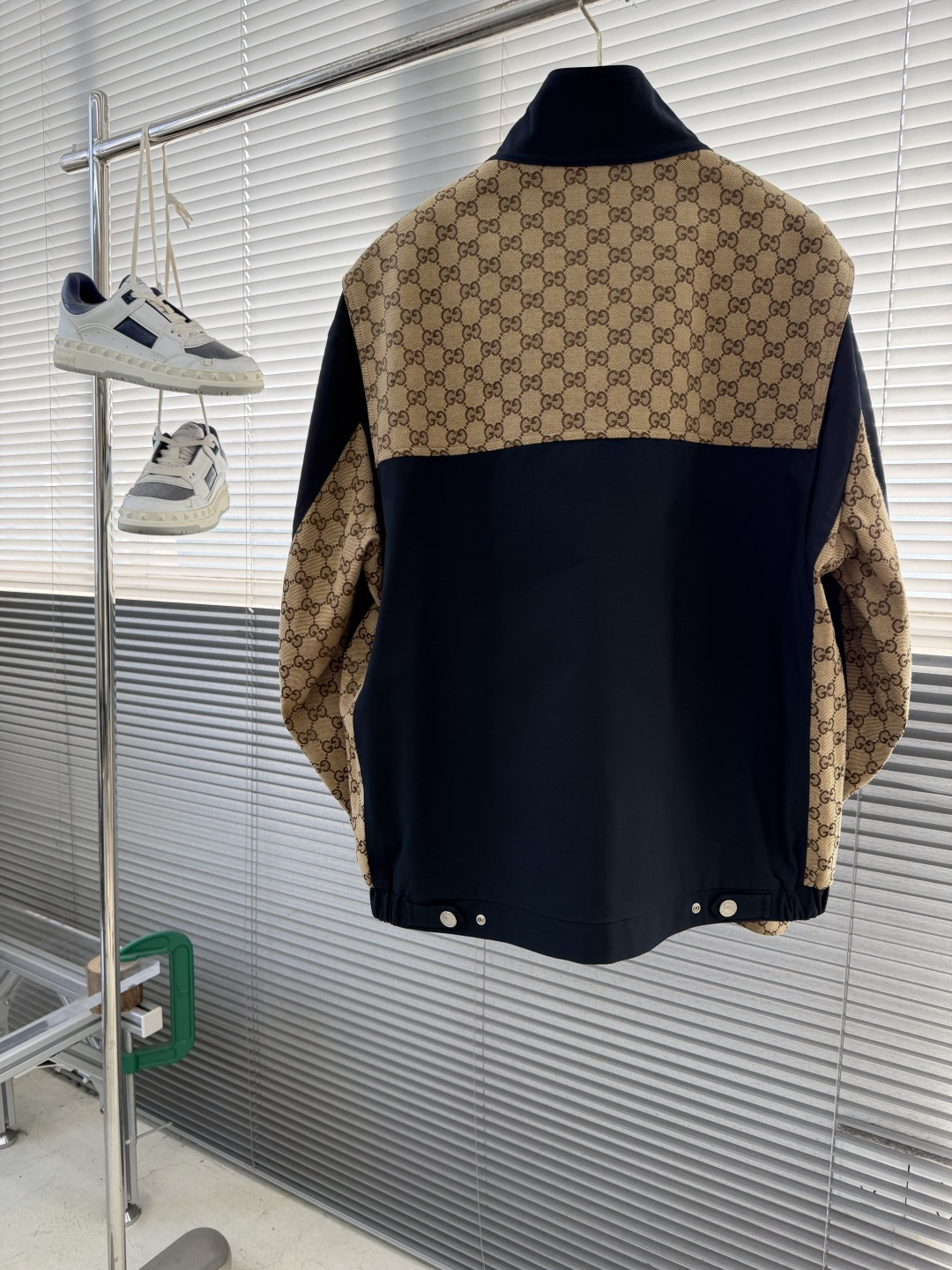 -GUCC 春秋季新品GG老花拼接立领防风防水夹克，男女同款。G超级重磅款时尚拼接夹克外套，衣身精选客供