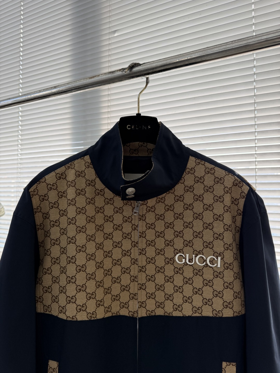 -GUCC 春秋季新品GG老花拼接立领防风防水夹克，男女同款。G超级重磅款时尚拼接夹克外套，衣身精选客供