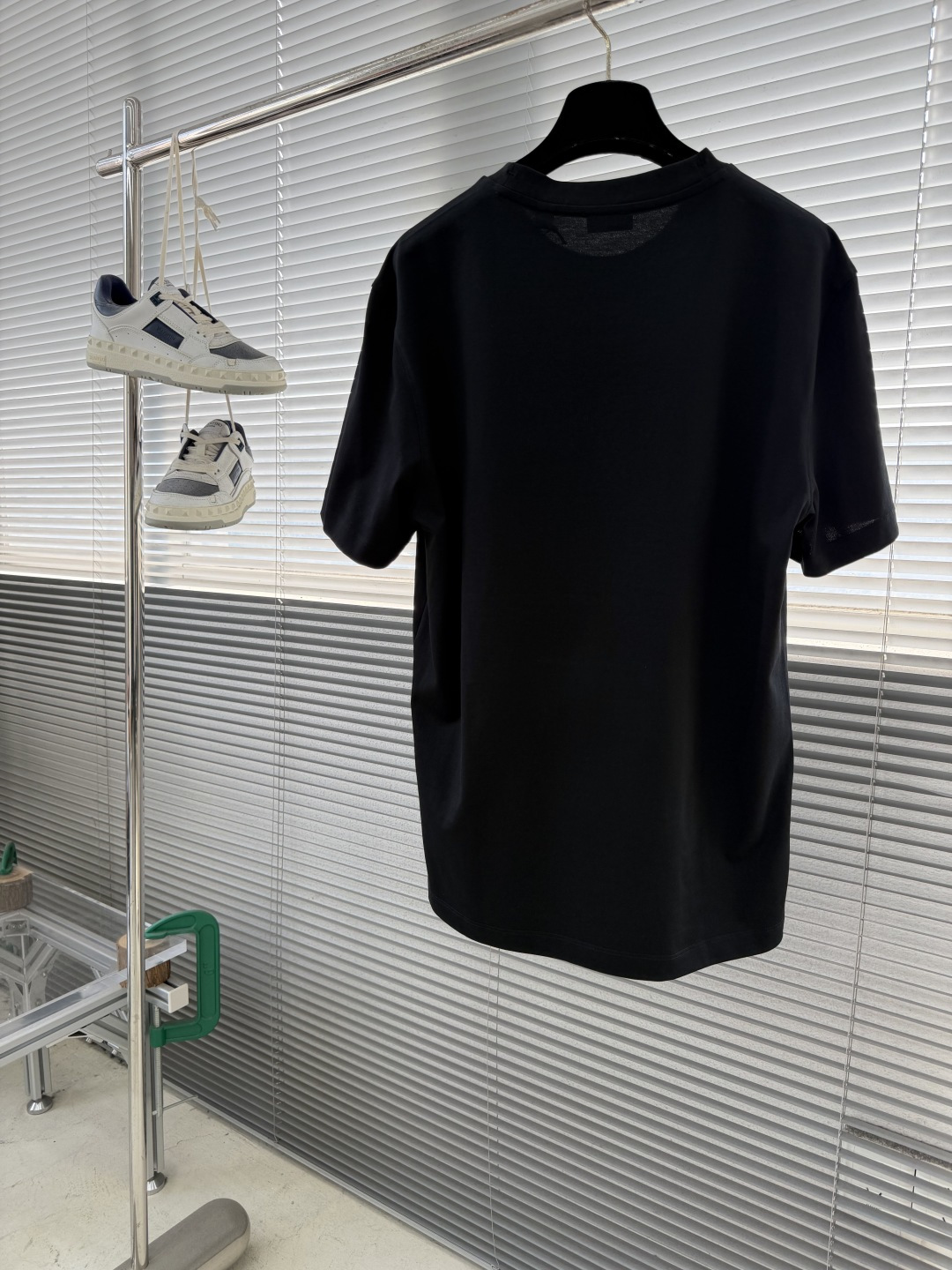 -BBR 26SS新款刺绣短t这款T恤胸前搭配Bur 品牌经典马术骑士特殊材质刺绣图案为点缀。面料采用1