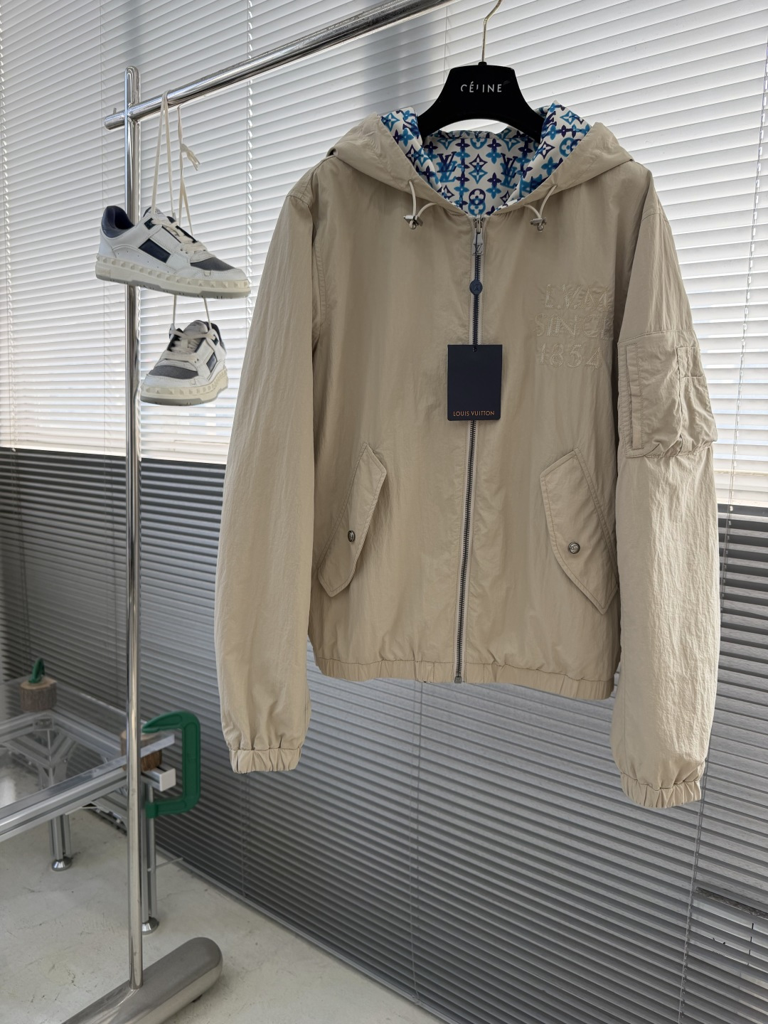 -驴牌 26ss新款双面防风夹克本款双面防风夹克，正面为经典外观，易于混搭，胸前饰有同色系刺绣标识。反面