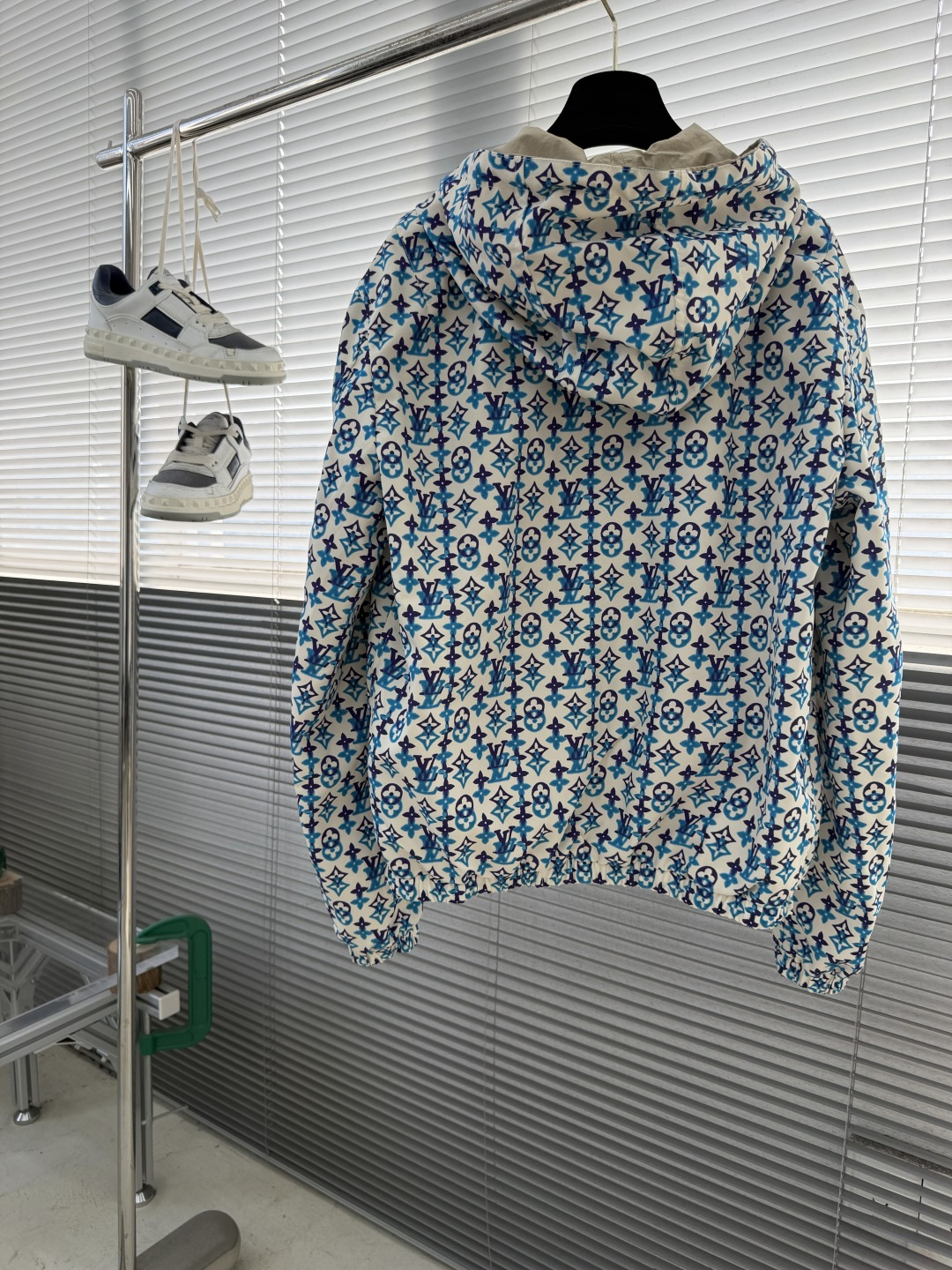 -驴牌 26ss新款双面防风夹克本款双面防风夹克，正面为经典外观，易于混搭，胸前饰有同色系刺绣标识。反面