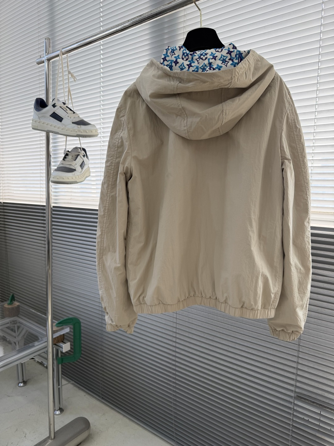 -驴牌 26ss新款双面防风夹克本款双面防风夹克，正面为经典外观，易于混搭，胸前饰有同色系刺绣标识。反面