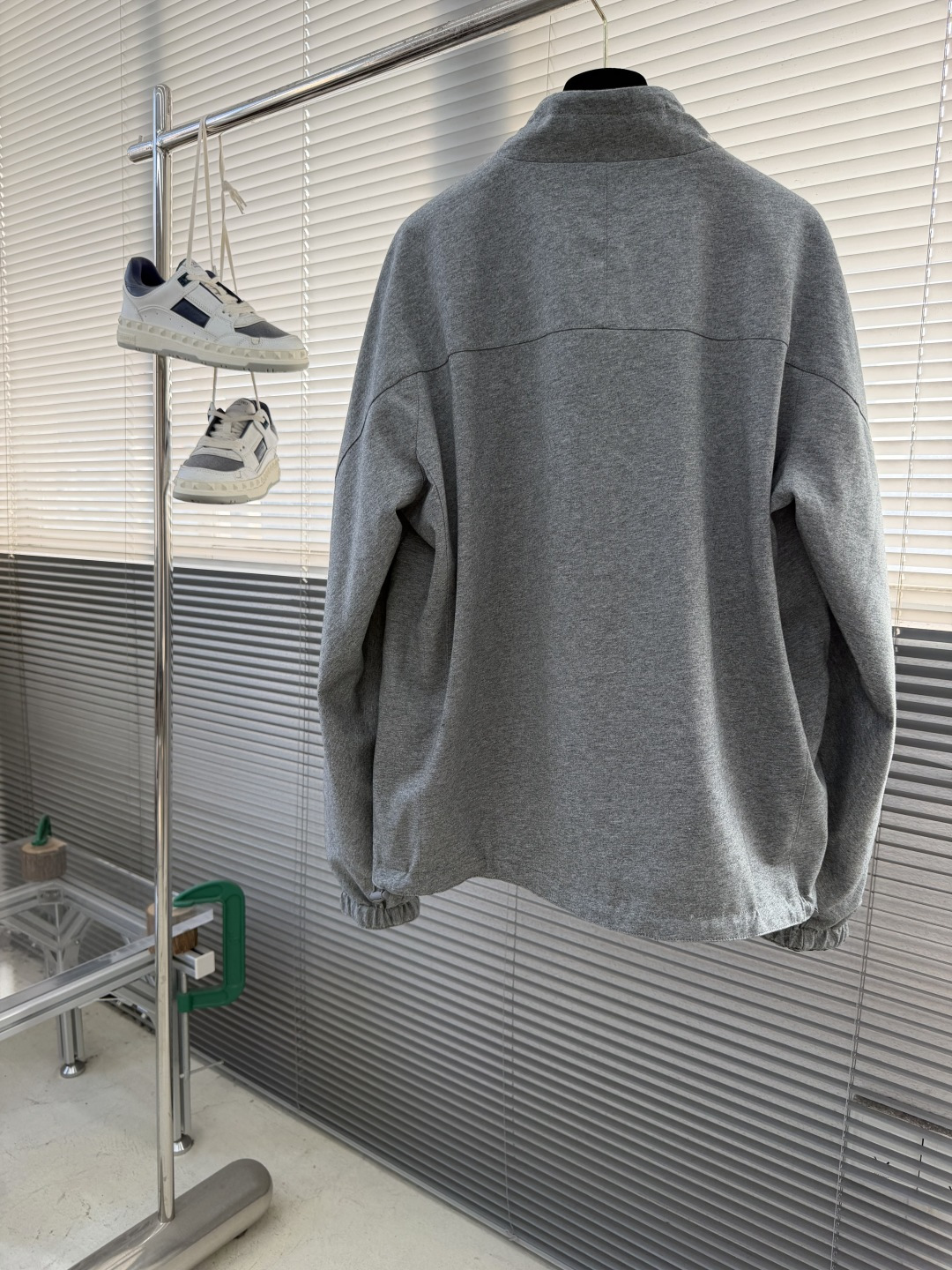 -Z ZEGN 微纤维双面Brezza长袖款外层采用100%聚酯纤维打造的微纤维面料，为衣物赋予了出色的