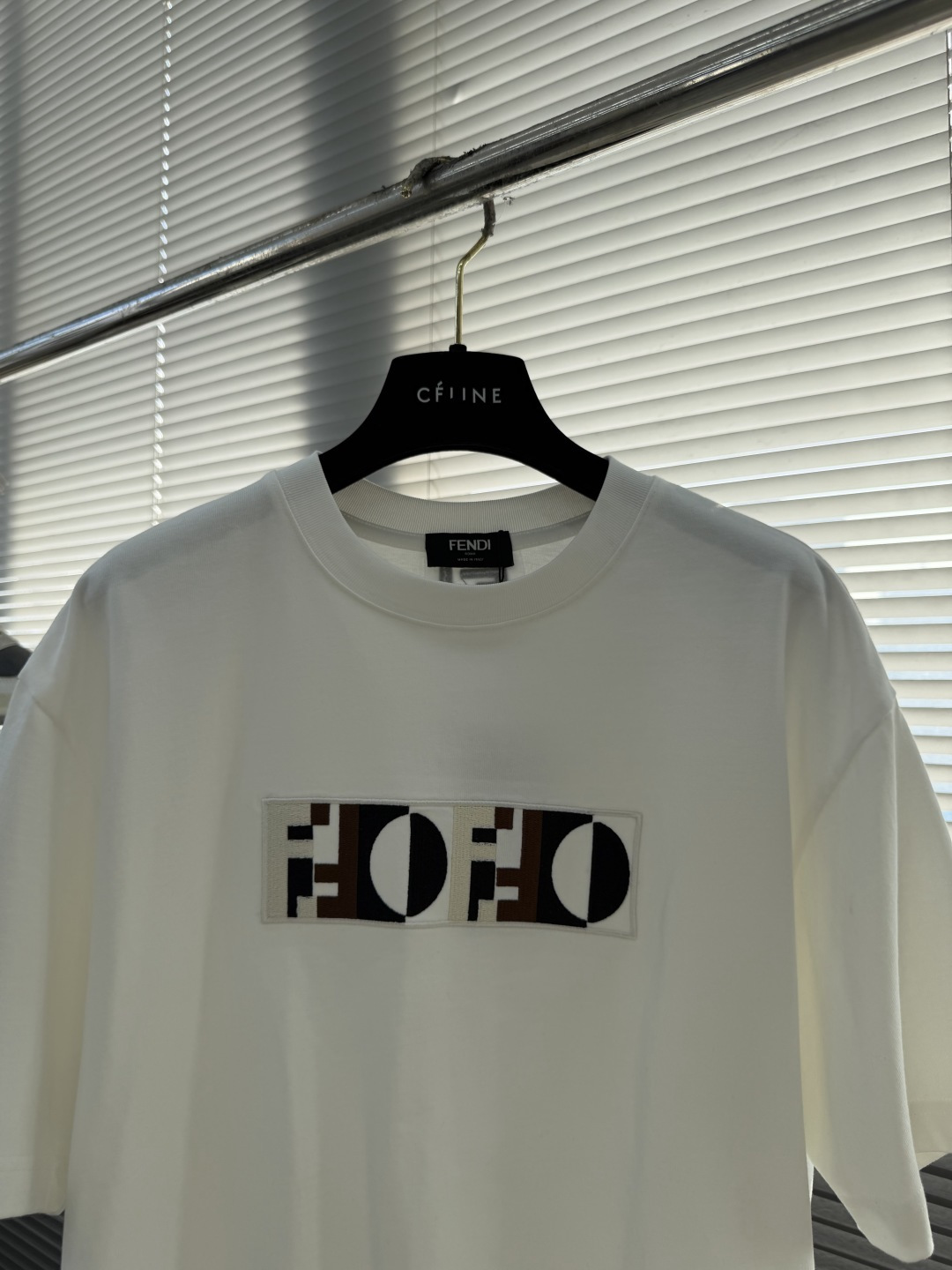 -FEND 100周年纪念款‼️T恤380g定制纯棉活性棉 面料透气舒适易清洗 正面3D双F字母刺绣图案