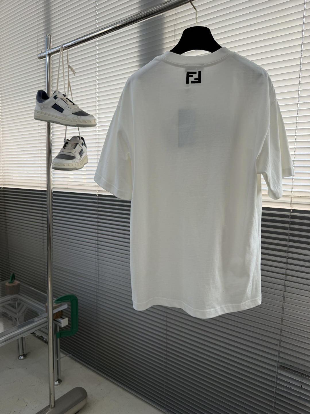 -FEND 100周年纪念款‼️T恤380g定制纯棉活性棉 面料透气舒适易清洗 正面3D双F字母刺绣图案