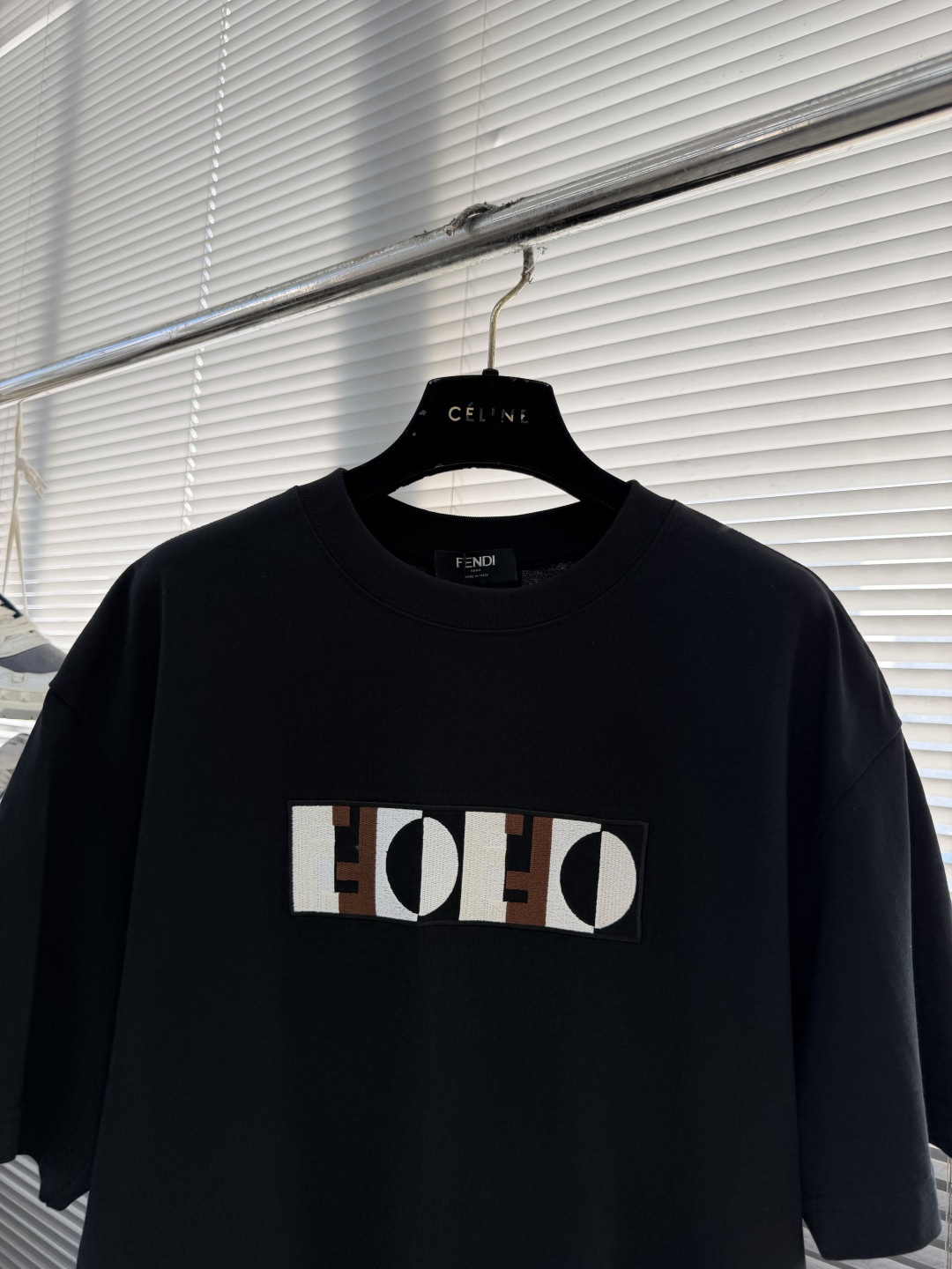 -FEND 100周年纪念款‼️T恤380g定制纯棉活性棉 面料透气舒适易清洗 正面3D双F字母刺绣图案