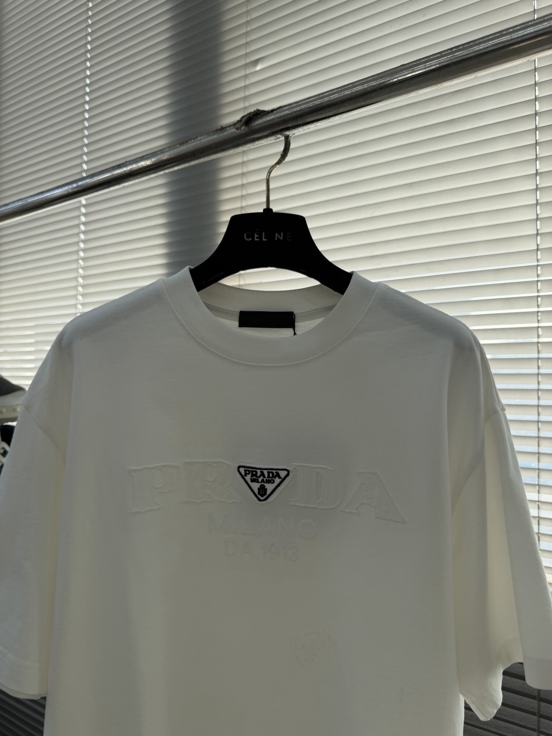 -PRAD 贴布绣字母‼️短袖T恤P家开春新款，圆领设计+高品质270g纯棉棉料，透气又舒适，夏天穿超合