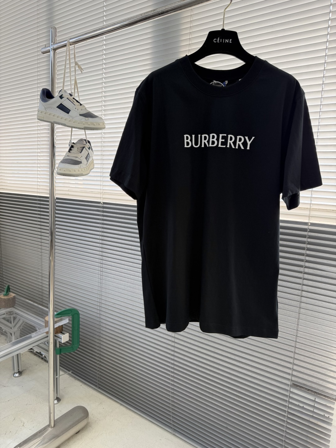 NO:743338,The highest version on the market, the girl inspects the goods, trims the three marks on the threads, and delivers the goods. You can post pictures and take videos. If you want quality and service, please add me on WeChat. We will not accept urgent orders. -BBR26SS round neck printed cotton T-shirt Made of 220 grams of 16-count single yarn Pima cotton plain fabric 300 grams of 1*1 combed cotton rib Fabric enzyme wash Glue printing Size S M L XL Size clothing length bust shoulder width S 70106 46  M71.5 110 47 L 7311448 XL74.5 11849,Burberry-clothing,tees,t-shirt,19860909市面最高版本小妹验货、修剪线头上三标、发货可发图及拍视频,要品质要服务的加我微信,不接急单. -BBR26SS圆领印花棉质T恤 采用220克16支单纱匹马棉平纹布 300克1*1精梳棉罗纹 面料酵洗 胶浆印花 尺码S M L XL 尺码衣长胸围肩宽 S 70106 46  M71.5 110  47 L 7311448  XL74.5 11849,博柏利-服装,tees，t-shirt,,Women's clothing