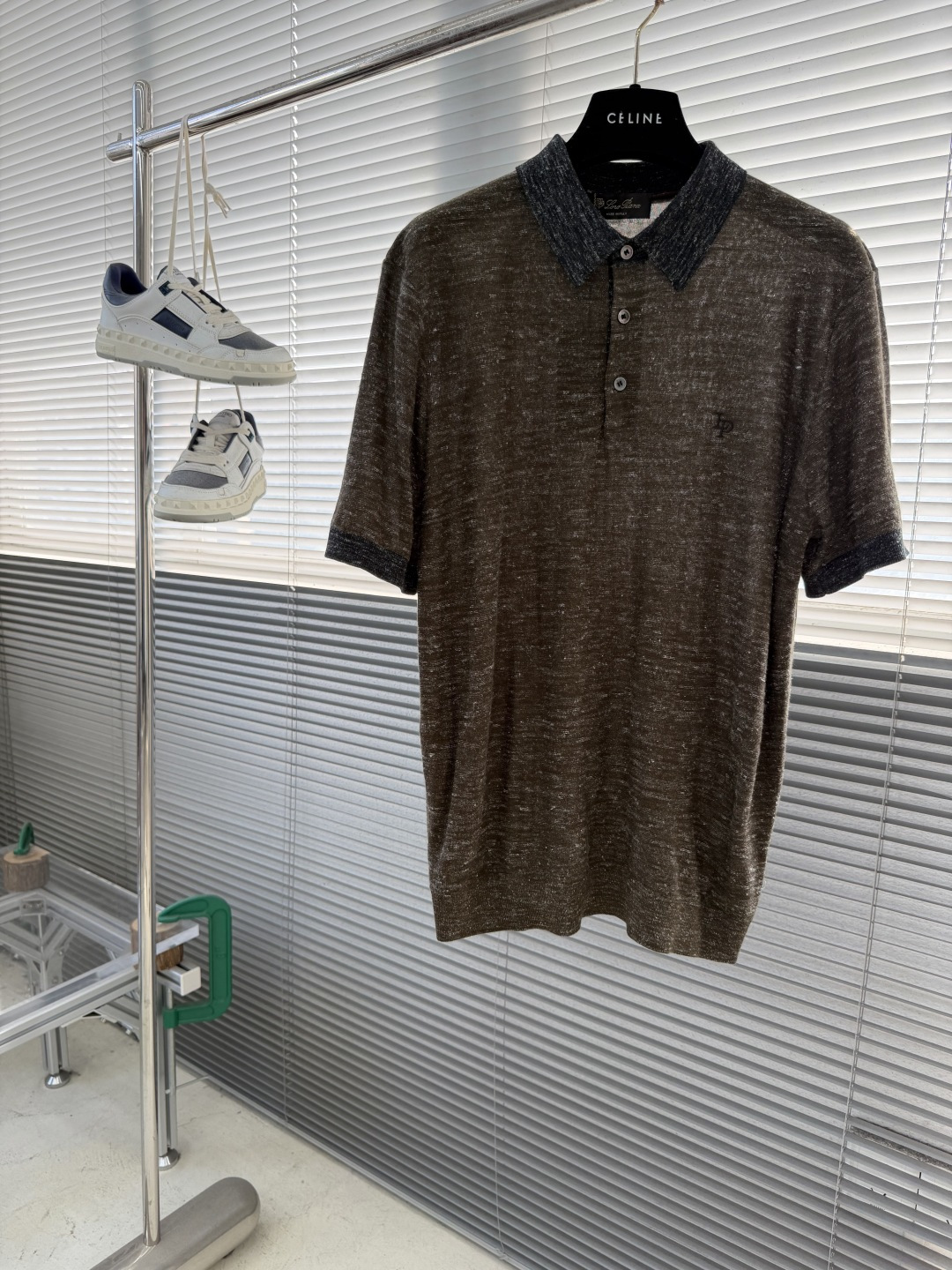 NO:743382,The highest version of the girl on the market inspects the goods, trims the three marks on the threads, and delivers the goods. You can send pictures and take videos. If you want quality and service, add me on WeChat. We will not accept urgent orders. -Loro The highest version of the girl on the market inspects the goods, trims the three marks on the threads, and delivers the goods. You can send pictures and take videos. If you want quality and service, add me on WeChat. We do not accept urgent orders. Piana  26SS new spring and summer imported linen blended floral yarn knitted lapel short Tee, men's classic letter logo embroidery, fashionable contrasting color knitted short sleeves, the highest version on the market. The girl will inspect the goods, trim the three marks on the threads, and send pictures and videos before delivery. If you want quality and service, add me on WeChat. We will not accept urgent orders. Polo shirt!  Trading company channels are rare and available on the official website simultaneously!  L The girl with the highest version on the market can inspect the goods, trim the three marks on the threads, and ship the goods. If you want quality and service, please add me on WeChat. We will not accept urgent orders. P The girl with the highest version on the market of new flower yarn knitting will inspect the goods, trim the three marks on the threads, and ship the goods. If you want quality and service, please add me on WeChat. We will not accept urgent orders. Polo shirts are like a carefully carved work of art. From fabric selection to detailed design, they all demonstrate excellent quality and unique style!  This is the highest version on the market. The girl inspects the goods, trims the three marks on the threads, and delivers the goods. You can send pictures and take videos. If you want quality or service, please add me on WeChat. We will not accept urgent orders. The Polo shirt is made of custom-made 83 acrylic and 17 linen blended floral yarn knitted fabrics. It not only gives the clothes excellent softness, but also brings excellent breathability, keeping you dry and comfortable at all times!  And the addition of acrylic fiber makes the fabric have a certain degree of elasticity and wear resistance, and is not easy to deform and pill. It can accompany you for a long time and always maintain a brand new look!  In addition to excellent fabrics, this is the highest version on the market. The girl will inspect the goods, trim the three marks on the threads, and send pictures and videos before delivery. If you want quality or service, please add me on WeChat. We will not accept urgent orders. The design of the Polo shirt is also unique!  The lapel and cuffs are designed in contrasting colors. This clever design is like the finishing touch, creating a rich sense of layering for the entire dress!  When you put it on, the sharp color contrast on the lapel instantly attracts people's attention and makes you stand out from the crowd!  The contrasting color design of the cuffs echoes with the lapel, forming a harmonious and unique visual effect!  Whether paired with casual pants or jeans, this contrasting design can add fashion and vitality to your overall look, allowing you to easily show confidence and charm!  The classic L on the chest is the highest version on the market. The girl will inspect the goods, trim the three marks on the threads, and ship the goods. You can send pictures and take videos. If you want quality and service, add me on WeChat. We will not accept urgent orders. The P logo embroidery is the highest version on the market. The girl will inspect the goods, trim the three marks on the threads, and ship the goods. You can send pictures and take videos. If you want quality and service, add me on WeChat. We will not accept urgent orders. The soul of the Polo shirt!  It is not just a simple logo, but also a symbol of brand identity!  Exquisite embroidery craftsmanship, the highest version of L on the market. The girl inspects the goods, trims the three marks on the threads, and ships the goods. You can send pictures and take videos. If you want quality or service, please add me on WeChat. We do not accept urgent orders. The P logo is vividly presented on the clothes. Every stitch and every thread contains the hard work and wisdom of the craftsmen!  This logo is like a medal, representing high quality, fashion and taste!  When you wear this highest version on the market, the girl will check the goods, trim the three marks on the thread, and ship the goods. You can post pictures and take videos. If you want quality or service, please add me on WeChat. We will not accept urgent orders. Walking on the street with a Polo shirt seems to be announcing to the world your unique insights into fashion and your persistent pursuit of quality!  The well-fitting design fully takes into account the curves and proportions of the human body, and can perfectly fit the body and show off your figure advantages. It will not be too tight and make you feel restricted, nor will it be too loose and look dragging!  Wearing it, you will feel just the right amount of comfort and ease, as if this dress was tailor-made for you!  Whether it is a business occasion or a casual gathering, this fitted version of the highest version on the market can be inspected, trimmed with three marks on the threads, and shipped. If you want quality or service, please add me on WeChat. We do not accept urgent orders. Polo shirts can make it easy for you to deal with it and show an elegant and decent image!  Size 48-56 (M-3XL) Size 48 has shoulder width 40cm - bust 100cm - dress length 64cm Size 50 has shoulder width 42cm - bust 104cm - dress length 65cm Size 52 has shoulder width 44cm - bust 108cm - dress length 66cm Size 54 has shoulder width 46cm - chest 112cm - dress length 68cm  Size 56, shoulder width 48cm - bust 116cm - length 70cm. Recommended sizes (standard fit). Height 174-140 catties. Try on size 50 which is suitable!  Boys weighing less than 130 pounds should choose size 48, 130-142 pounds should choose size 50, 142-154 pounds should choose size 52, 154-166 pounds should choose size 54, and 166-180 pounds should choose size 56!  ,men's clothing,loro piana,jeans,T-shirt,19860909市面最高版本小妹验货、修剪线头上三标、发货可发图及拍视频,要品质要服务的加我微信,不接急单. -Loro 市面最高版本小妹验货、修剪线头上三标、发货可发图及拍视频,要品质要服务的加我微信,不接急单.Piana 26SS春夏新款进口亚麻混纺花纱针织翻领短Tee,男士经典字母徽标刺绣时尚撞色针织短袖市面最高版本小妹验货、修剪线头上三标、发货可发图及拍视频,要品质要服务的加我微信,不接急单.Polo衫！贸易公司渠道稀出,同步官网发售！L市面最高版本小妹验货、修剪线头上三标、发货可发图及拍视频,要品质要服务的加我微信,不接急单.P新款花纱针织市面最高版本小妹验货、修剪线头上三标、发货可发图及拍视频,要品质要服务的加我微信,不接急单.Polo衫,宛如一件精心雕琢的艺术品,从面料选择到细节设计,无一不彰显着卓越品质与独特风格！ 这款市面最高版本小妹验货、修剪线头上三标、发货可发图及拍视频,要品质要服务的加我微信,不接急单.Polo衫采用客供定制的83腈纶与17亚麻混纺花纱针织面料,不仅赋予了衣服出色的柔软度,还带来了极佳的透气性,让你时刻保持干爽舒适！而且腈纶的加入使得面料具有一定的弹性和耐磨性,不易变形和起球,能够陪伴你度过漫长的时光,始终保持崭新的模样！除了卓越的面料,这款市面最高版本小妹验货、修剪线头上三标、发货可发图及拍视频,要品质要服务的加我微信,不接急单.Polo衫在设计上也独具匠心！翻领及袖口采用了撞色设计,这一巧妙的设计犹如画龙点睛之笔,为整件衣服营造出了丰富的层次感！当你穿上它,翻领处那鲜明的色彩对比,瞬间吸引了人们的目光,让你在人群中脱颖而出！袖口的撞色设计则与翻领相互呼应,形成了一种和谐而又独特的视觉效果！无论是搭配休闲裤还是牛仔裤,这种撞色设计都能为你的整体造型增添一份时尚与活力,让你轻松展现出自信与魅力！ 胸前经典的L市面最高版本小妹验货、修剪线头上三标、发货可发图及拍视频,要品质要服务的加我微信,不接急单.P徽标刺绣,更是这件市面最高版本小妹验货、修剪线头上三标、发货可发图及拍视频,要品质要服务的加我微信,不接急单.Polo衫的灵魂所在！它不仅仅是一个简单的标志,更是品牌身份的象征！精湛的刺绣工艺,将L市面最高版本小妹验货、修剪线头上三标、发货可发图及拍视频,要品质要服务的加我微信,不接急单.P徽标栩栩如生地呈现在衣服上,每一针每一线都蕴含着工匠们的心血与智慧！这个徽标就像是一枚勋章,代表着高品质、时尚与品味！当你穿着这款市面最高版本小妹验货、修剪线头上三标、发货可发图及拍视频,要品质要服务的加我微信,不接急单.Polo衫走在街头,仿佛在向世界宣告你对时尚的独特见解和对品质的执着追求！而合身的版型设计,充分考虑了人体的曲线和比例,能够完美地贴合身体,展现出你的身材优势,既不会过于紧身而让你感到束缚,也不会过于宽松而显得拖沓！穿上它你会感受到一种恰到好处的舒适与自在,仿佛这件衣服就是为你量身定制的一般！无论是商务场合还是休闲聚会,这款合身版型的市面最高版本小妹验货、修剪线头上三标、发货可发图及拍视频,要品质要服务的加我微信,不接急单.Polo衫都能让你轻松应对,展现出优雅得体的形象！ 尺码48-56（M-3XL） 48码肩宽40cm-胸围100cm-衣长64cm  50码肩宽42cm-胸围104cm-衣长65cm  52码肩宽44cm-胸围108cm-衣长66cm  54码肩宽46cm-胸围112cm-衣长68cm  56码肩宽48cm-胸围116cm-衣长70cm 尺码推荐（标准版型） 身高174-140斤,试穿50码合适！ 男生体重130斤以内选择48码,130-142斤选择50码,142-154斤选择52码,154-166斤选择54码,166-180斤选择56码！,男装,loro piana,jeans,T-shirt,,Women's clothing