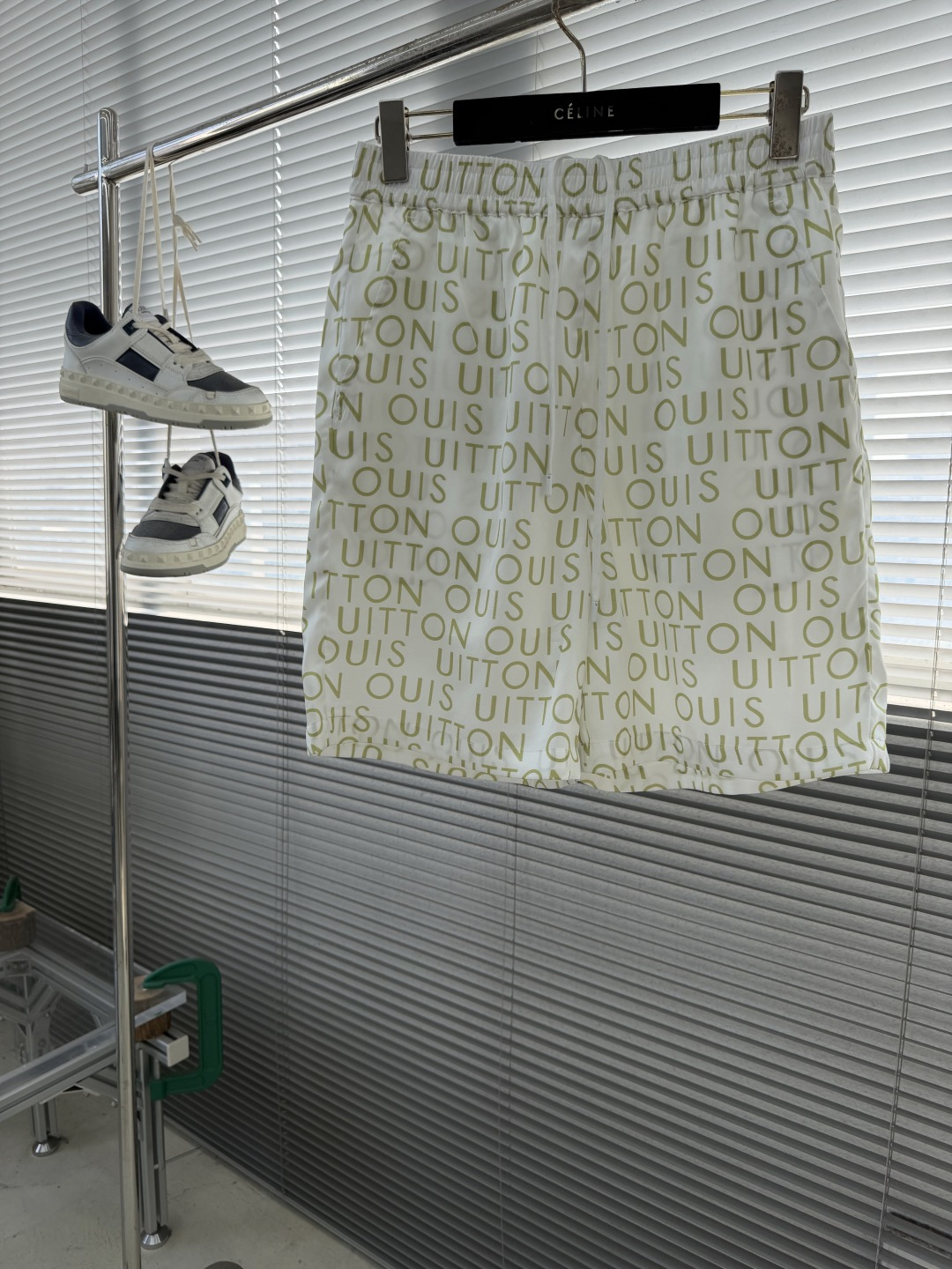 NO:743389,Shorts and tops - Donkey brand 2026 spring and summer new products, all-over printing adds vibrant colors. There are double side straps at the back, and multiple overlays on the front, center, and back collar match the same shorts for men, with fine workmanship and complete three labels. Same style for men and women Size S M L XL Waist 74778083 Hips 106114118 Pants length 48495051, Louis Vuitton - clothing, louis  vuitton,louis vuitton,shorts,19860909短裤 上衣 -驴牌 2026春夏新品,通体印花倍添活力色彩.后有双侧带,前中、后领等多处复花对位搭配同款短裤男同款,做工精细,三标齐全. 男女同款 码数S M L XL 腰围74778083 臀围 106114118 裤长48495051,路易威登-服装,louis vuitton,louis vuitton,shorts,,Women's clothing