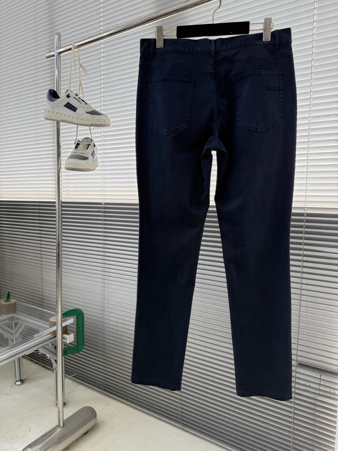 -Z ZEGN 修身直筒牛仔裤意式剪裁与高端面料的绅士休闲新范式一、品牌基因：意大利百年匠心的「奢侈男装