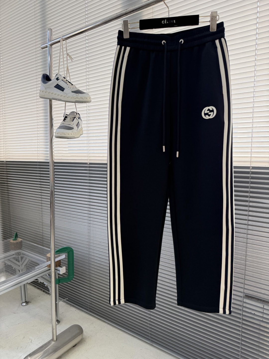 NO:743736,-Early spring GUCC 2026 new spring and summer cupro modal casual sweatpants, with the iconic brand logo embroidered on the pants and customized brand-engraved hardware accessories to highlight the brand style. The imported fabrics are carefully made, soft, comfortable and breathable, fashionable and casual items, versatile and good-looking. Size: S-4XL, Gucci-clothing, gucci, gucci,19860909-早春款 GUCC 2026春夏新款铜氨丝莫代尔休闲卫裤,裤身上刺绣标志性品牌标识,客供定制品牌刻印五金配件,彰显品牌格调,进口面料精心打造,柔软舒适透气,时尚休闲单品,百搭好看. 尺码:S-4XL,古驰-服装,gucci,gucci,,Women's clothing