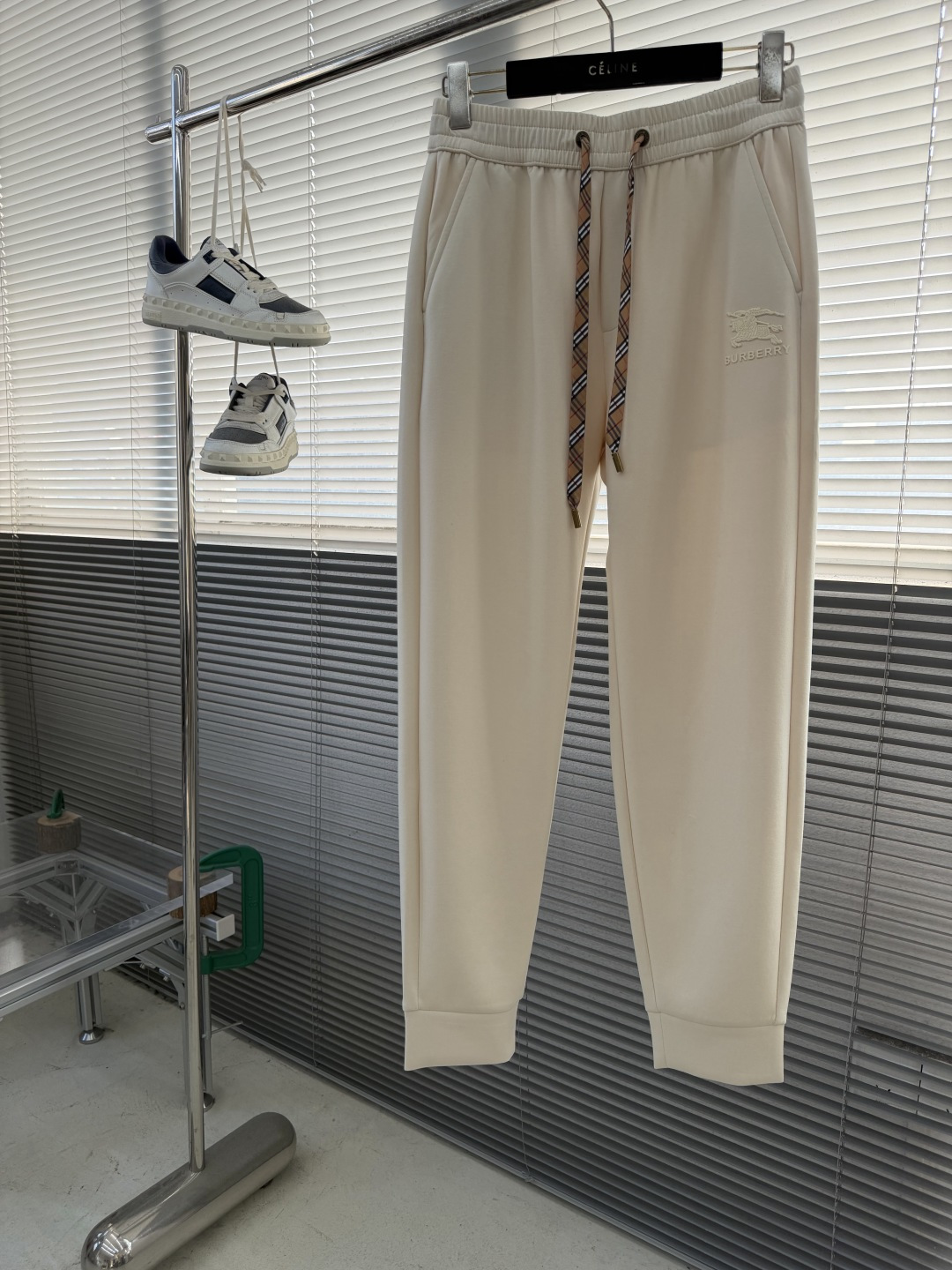 -BBR 2026春夏新款铜氨丝莫代尔休闲卫裤，裤身上刺绣标志性品牌标识，客供定制品牌刻印五金配件，彰显