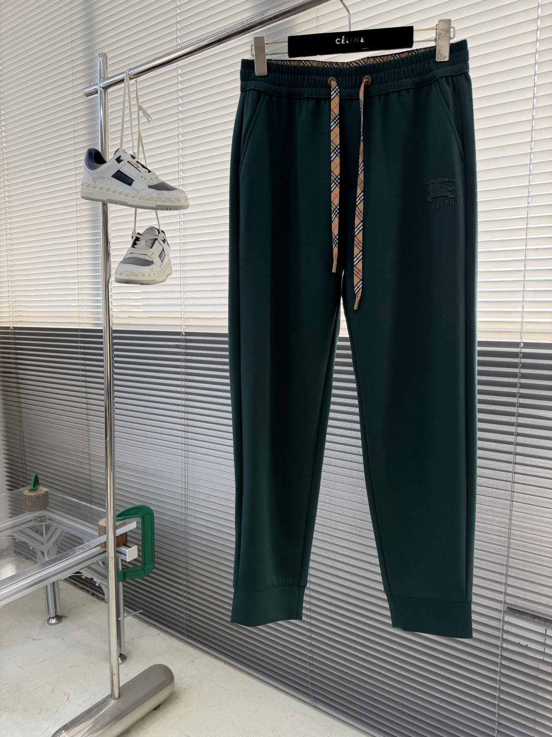 -BBR 2026春夏新款铜氨丝莫代尔休闲卫裤，裤身上刺绣标志性品牌标识，客供定制品牌刻印五金配件，彰显