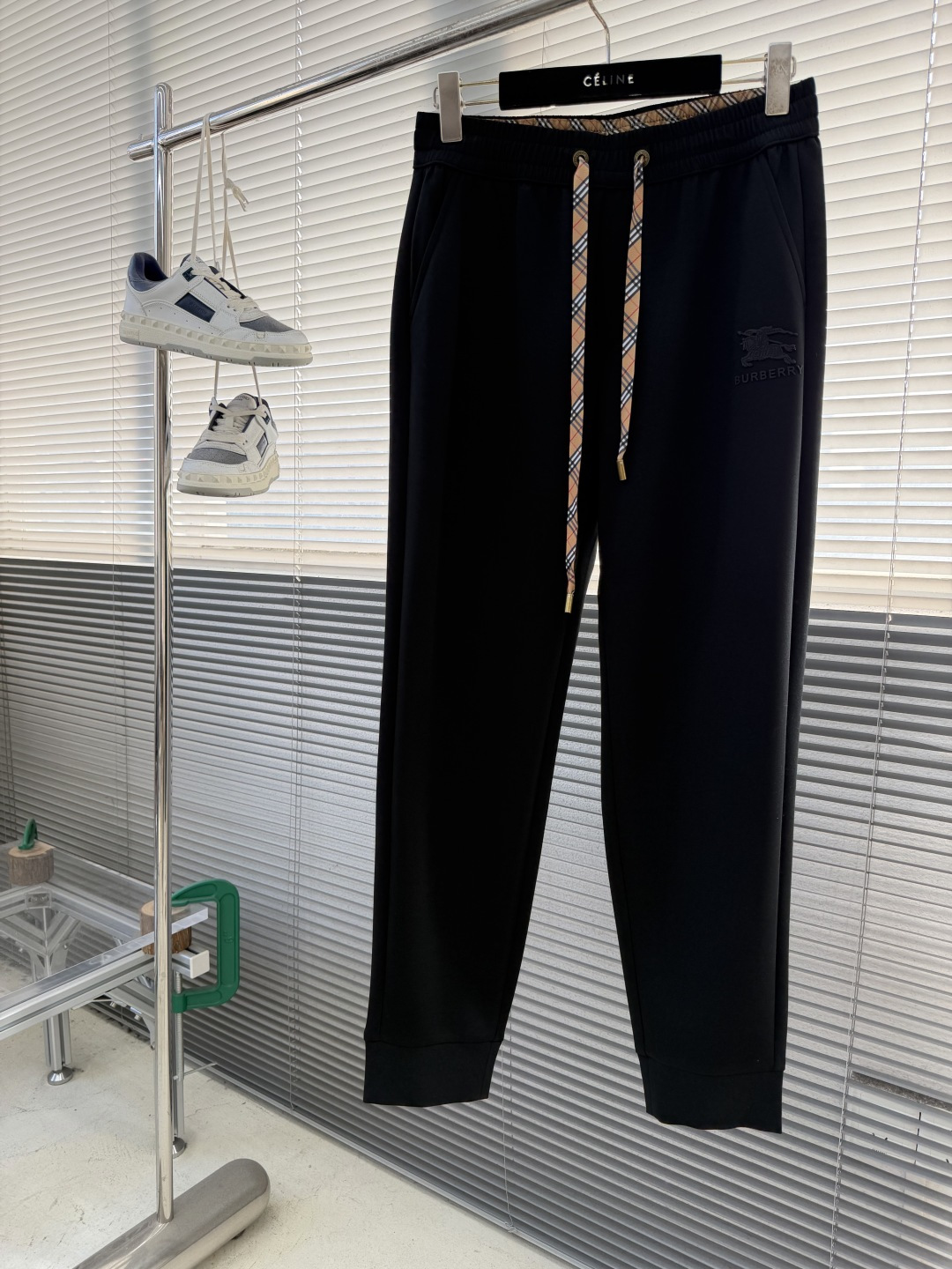 -BBR 2026春夏新款铜氨丝莫代尔休闲卫裤，裤身上刺绣标志性品牌标识，客供定制品牌刻印五金配件，彰显