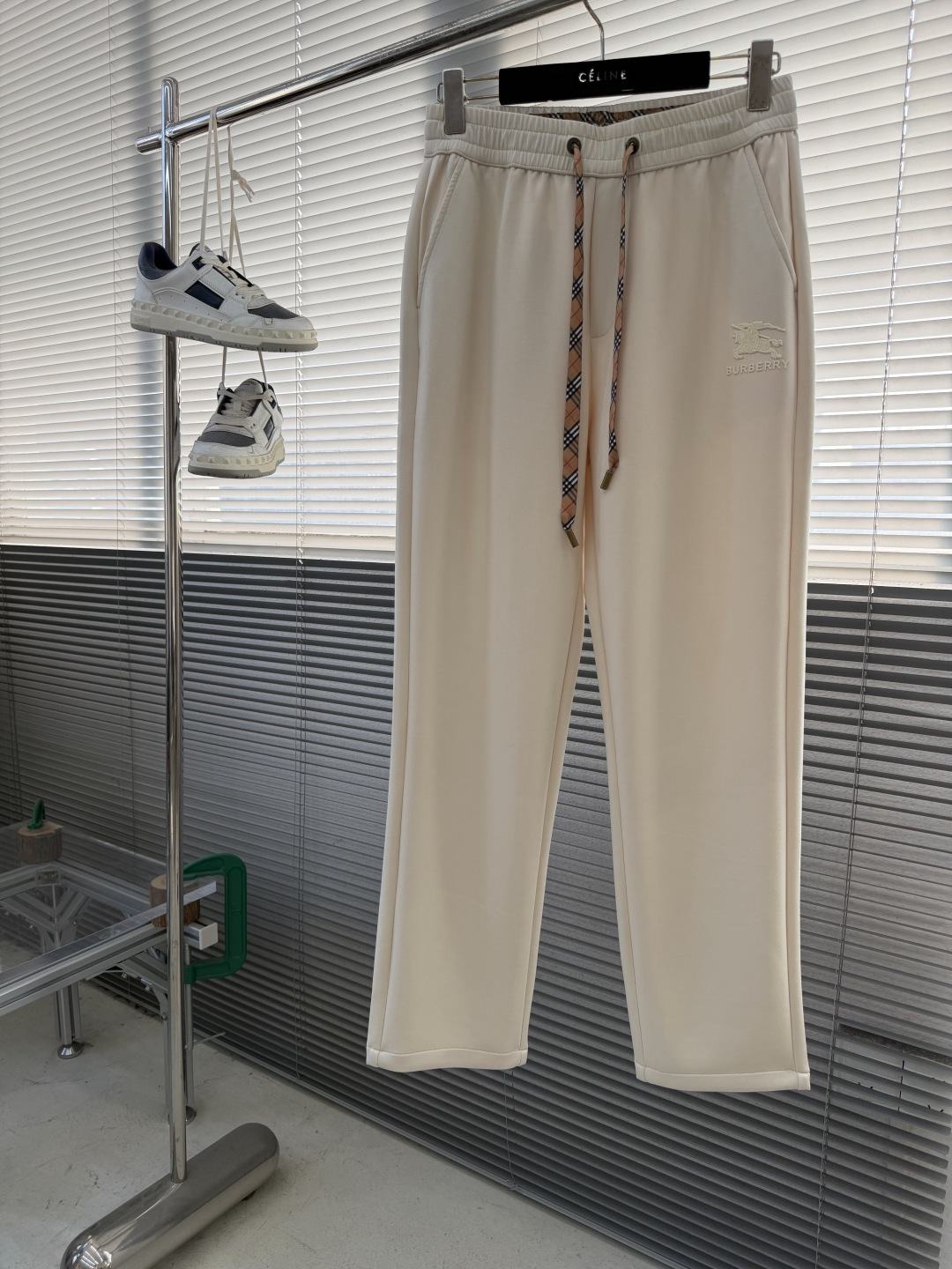 -BBR 2026春夏新款铜氨丝莫代尔休闲卫裤裤身上刺绣标志性品牌标识，客供定制品牌刻印五金配件，彰显品