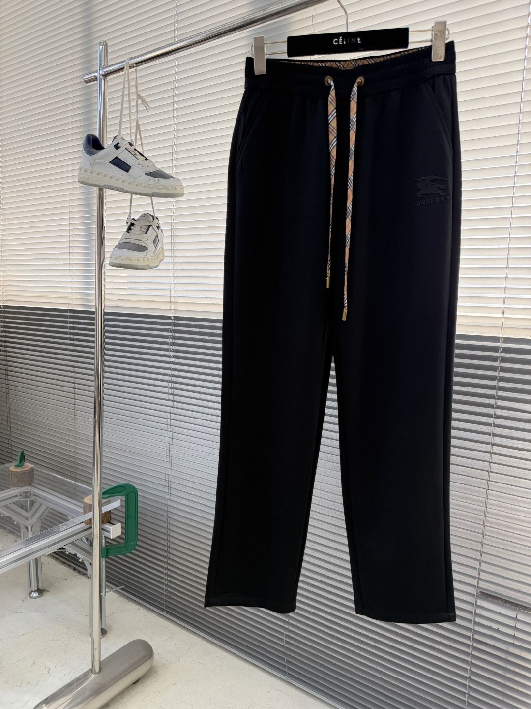 -BBR 2026春夏新款铜氨丝莫代尔休闲卫裤裤身上刺绣标志性品牌标识，客供定制品牌刻印五金配件，彰显品