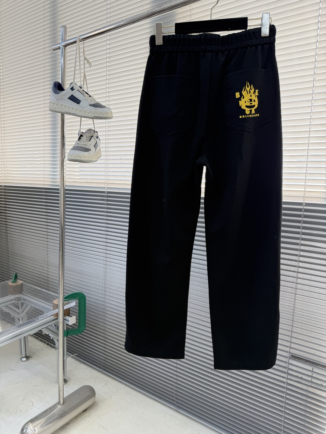 -Balenciag 2026SS早春新款直筒阔腿休闲卫裤，简约时尚新款定制面料，身穿手感舒适 低调不失