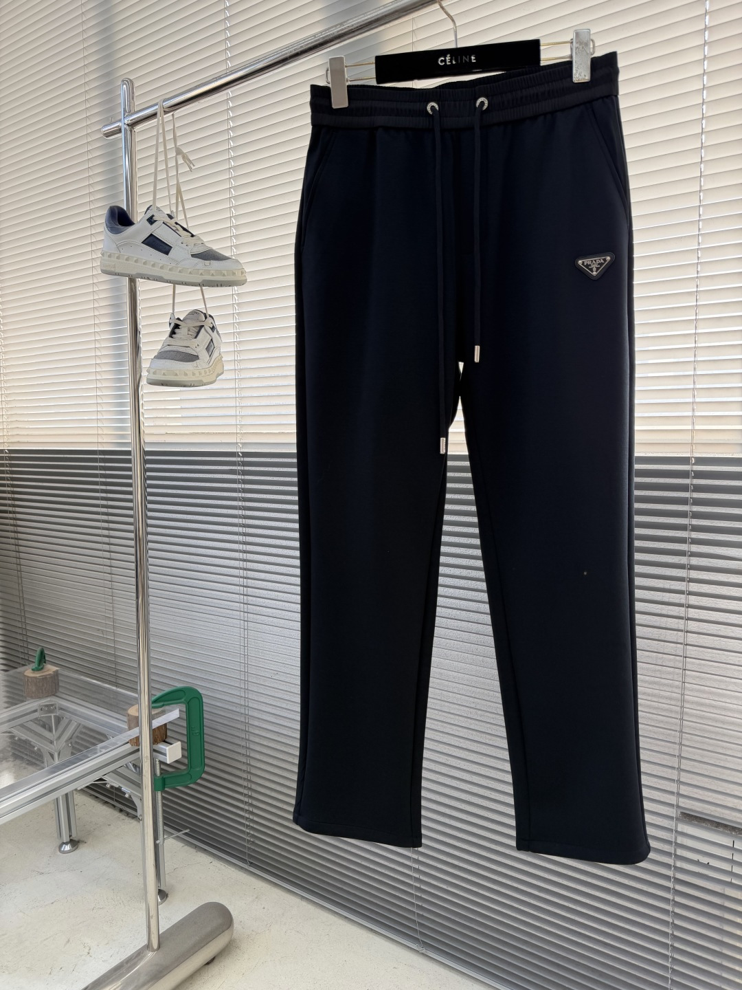 NO:743353,The highest version of the girl on the market inspects the goods, trims the three marks on the threads, and delivers the goods. You can send pictures and take videos. If you want quality and service, add me on WeChat. We will not accept urgent orders. - The highest version of the girl on the market inspects the goods, trims the three marks on the threads, and delivers the goods. You can send pictures and take videos. If you want quality and service, add me on WeChat. We do not accept urgent orders. PRAD  2026 spring and summer new cupro modal air-layer casual sweatpants, embroidered with the iconic brand logo on the pants, customized brand-engraved hardware accessories, highlighting the brand style, carefully crafted from imported fabrics, soft, comfortable and breathable, fashionable and casual items, wide-foot version is versatile and good-looking. Size: M-4XL, Prada-clothing, prada, prada,19860909市面最高版本小妹验货、修剪线头上三标、发货可发图及拍视频,要品质要服务的加我微信,不接急单. -市面最高版本小妹验货、修剪线头上三标、发货可发图及拍视频,要品质要服务的加我微信,不接急单.PRAD 2026春夏新款铜氨丝莫代尔空气层休闲卫裤,裤身上刺绣标志性品牌标识,客供定制品牌刻印五金配件,彰显品牌格调,进口面料精心打造,柔软舒适透气,时尚休闲单品,宽脚版本百搭好看. 尺码:M-4XL,普拉达-服装,prada,prada,,Women's clothing