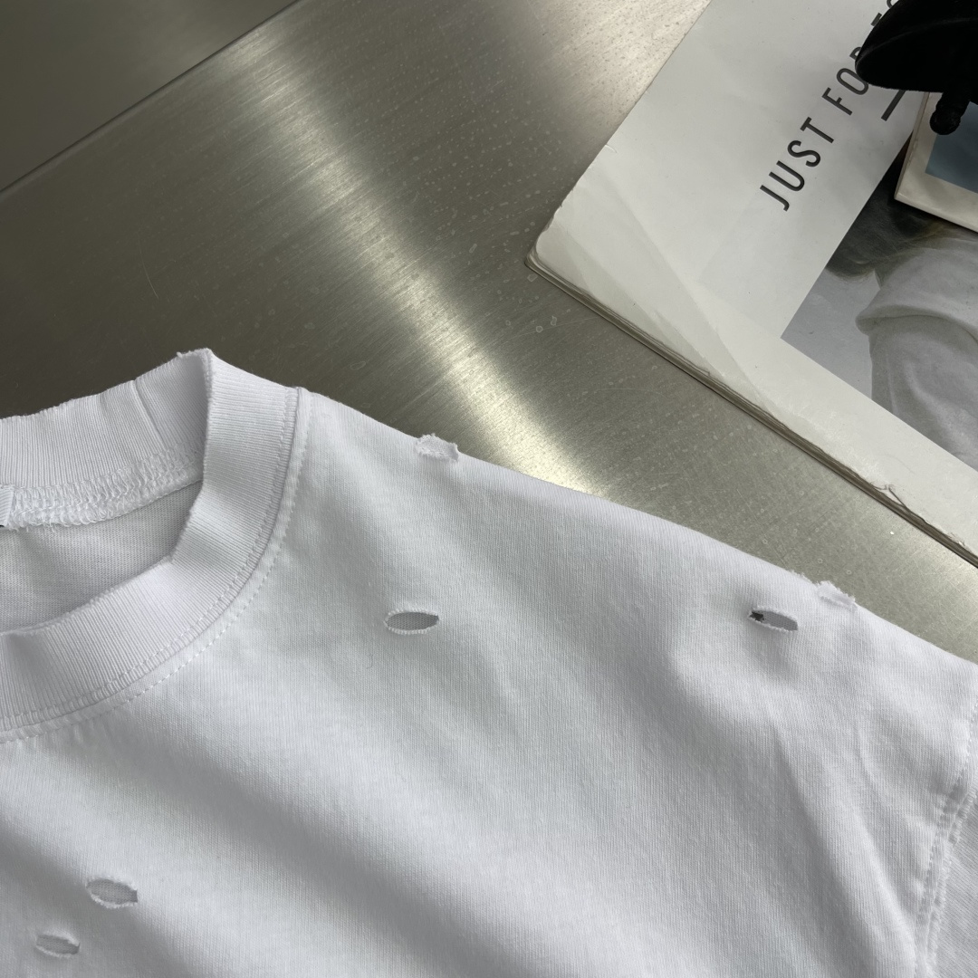 -Acne Studios 做旧印花短袖定制绘梦双股棉质平纹布艺 质感卓越 舒适贴肤 以深邃黛黑为主色调