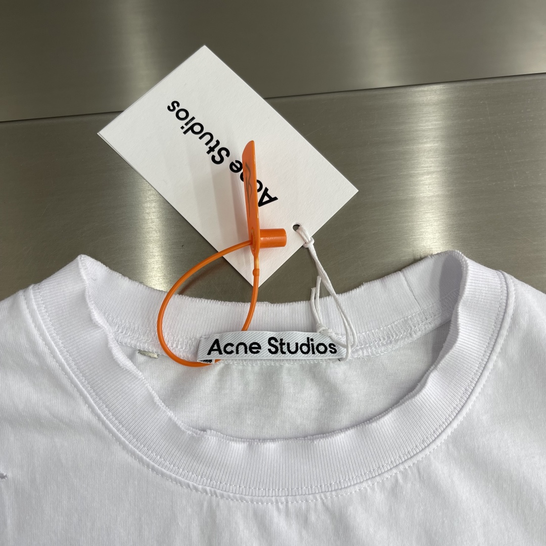 -Acne Studios 做旧印花短袖定制绘梦双股棉质平纹布艺 质感卓越 舒适贴肤 以深邃黛黑为主色调